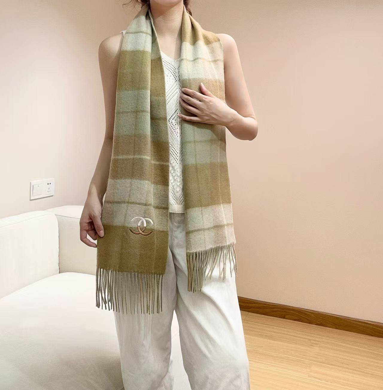 Cha** New cashmere scarf