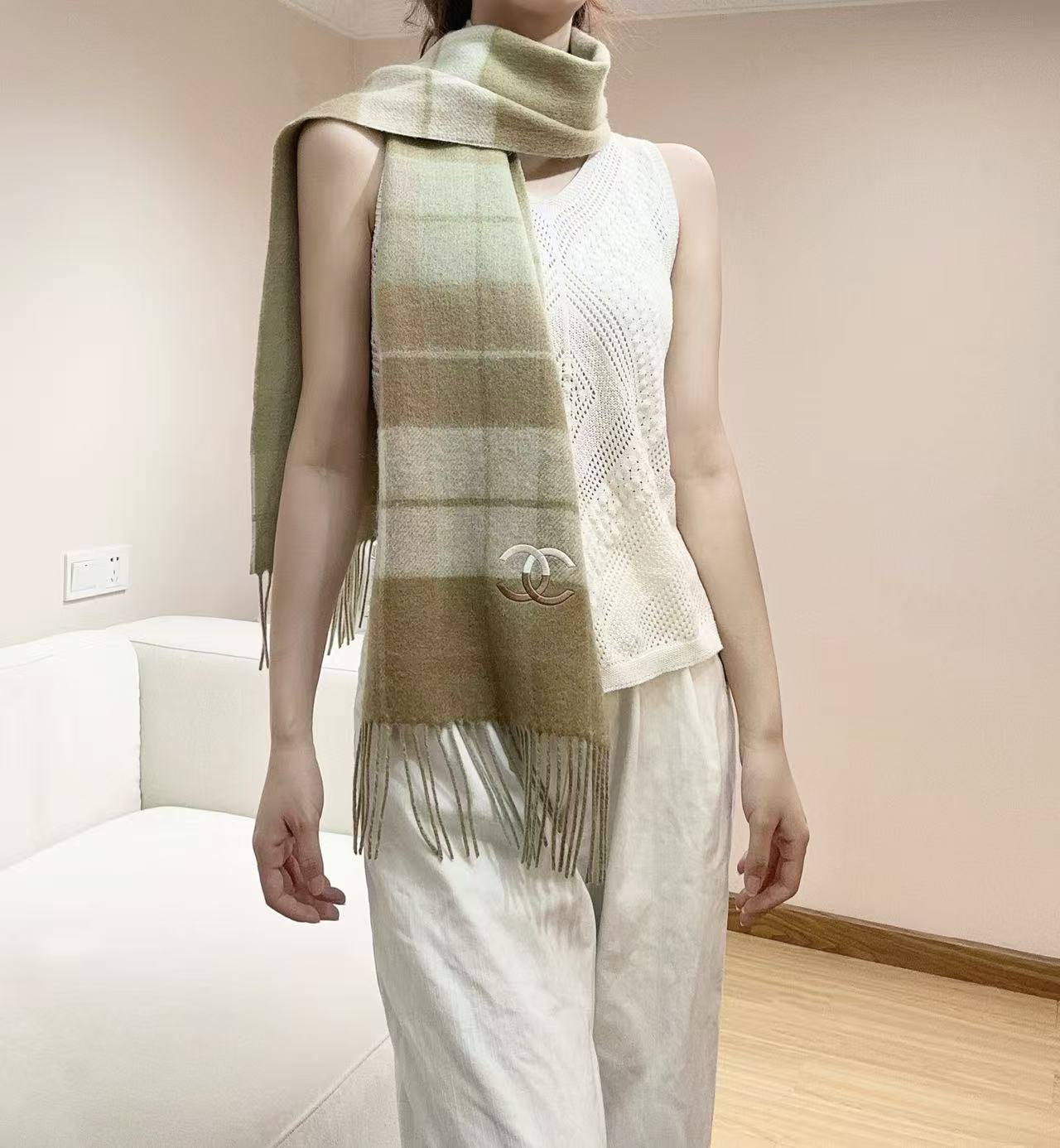 Cha** New cashmere scarf