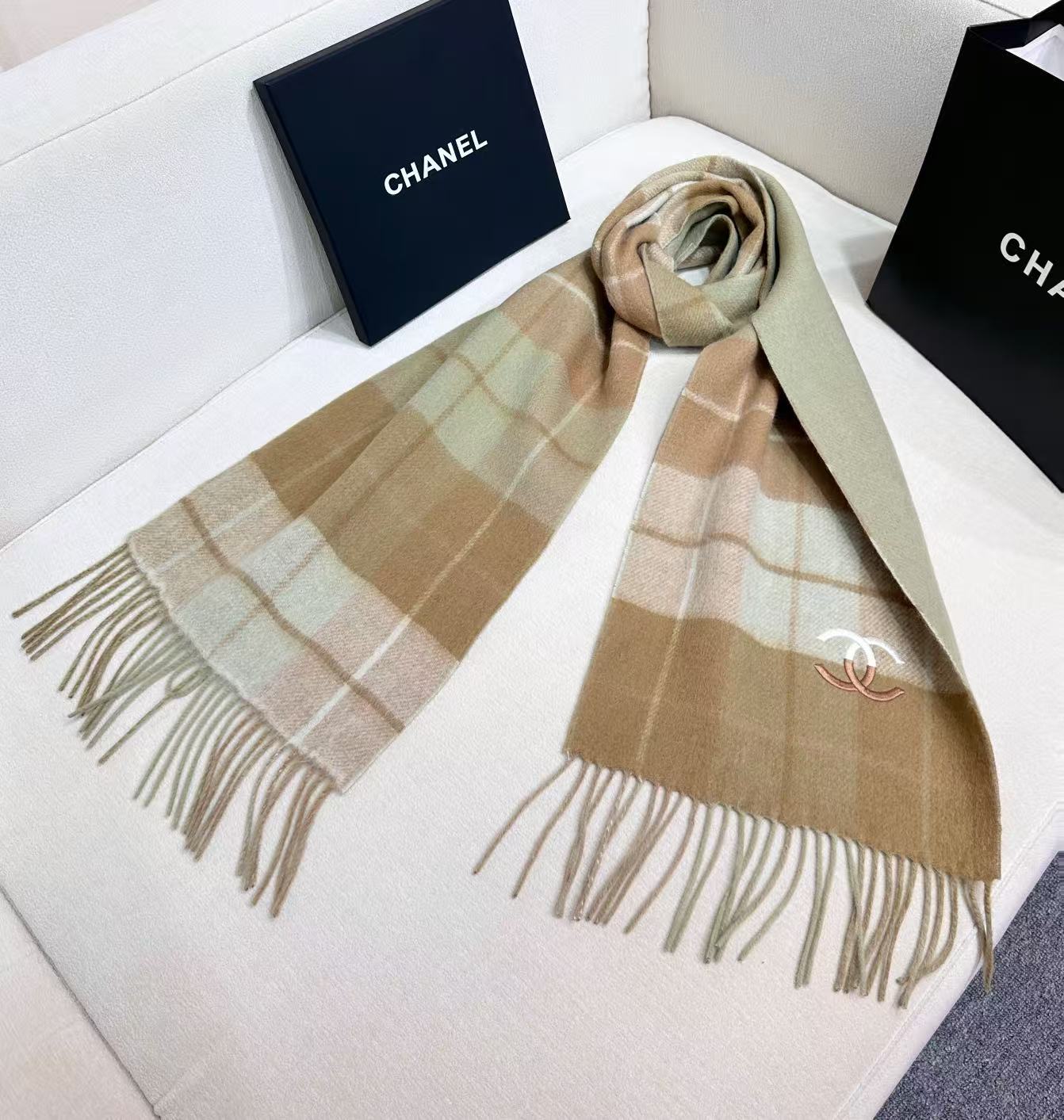 Cha** New cashmere scarf