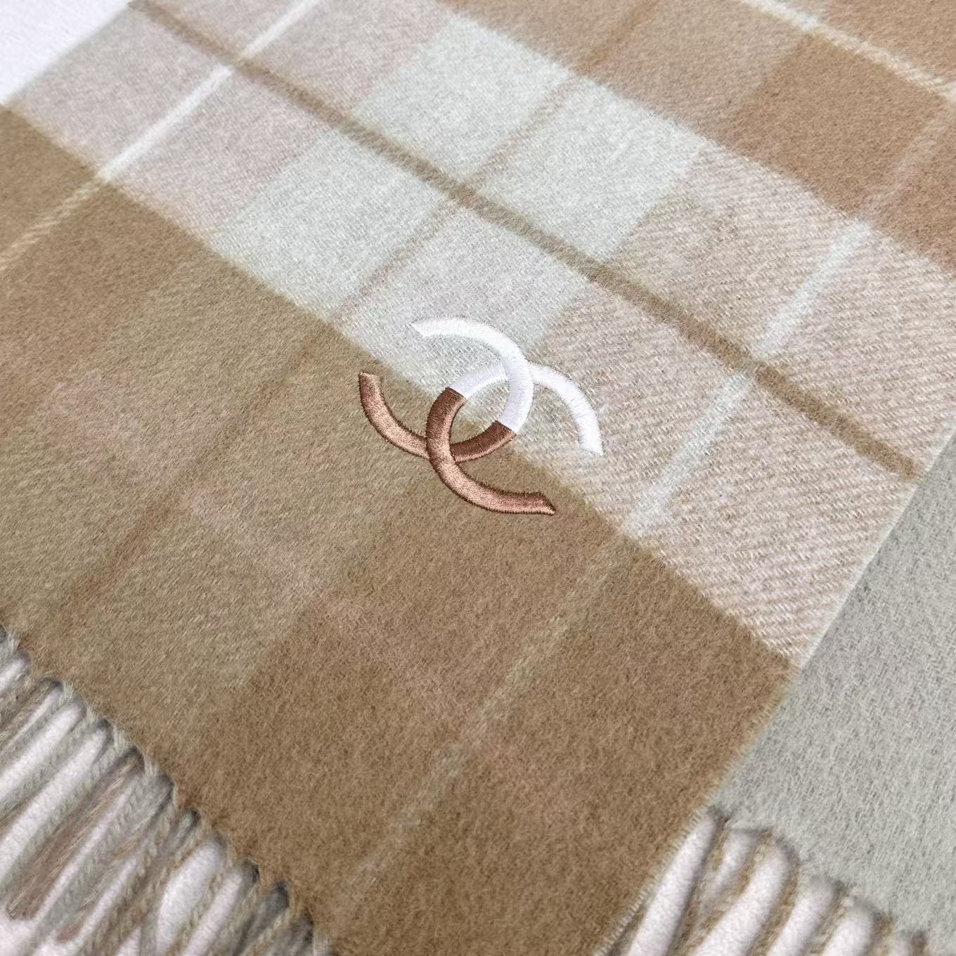 Cha** New cashmere scarf