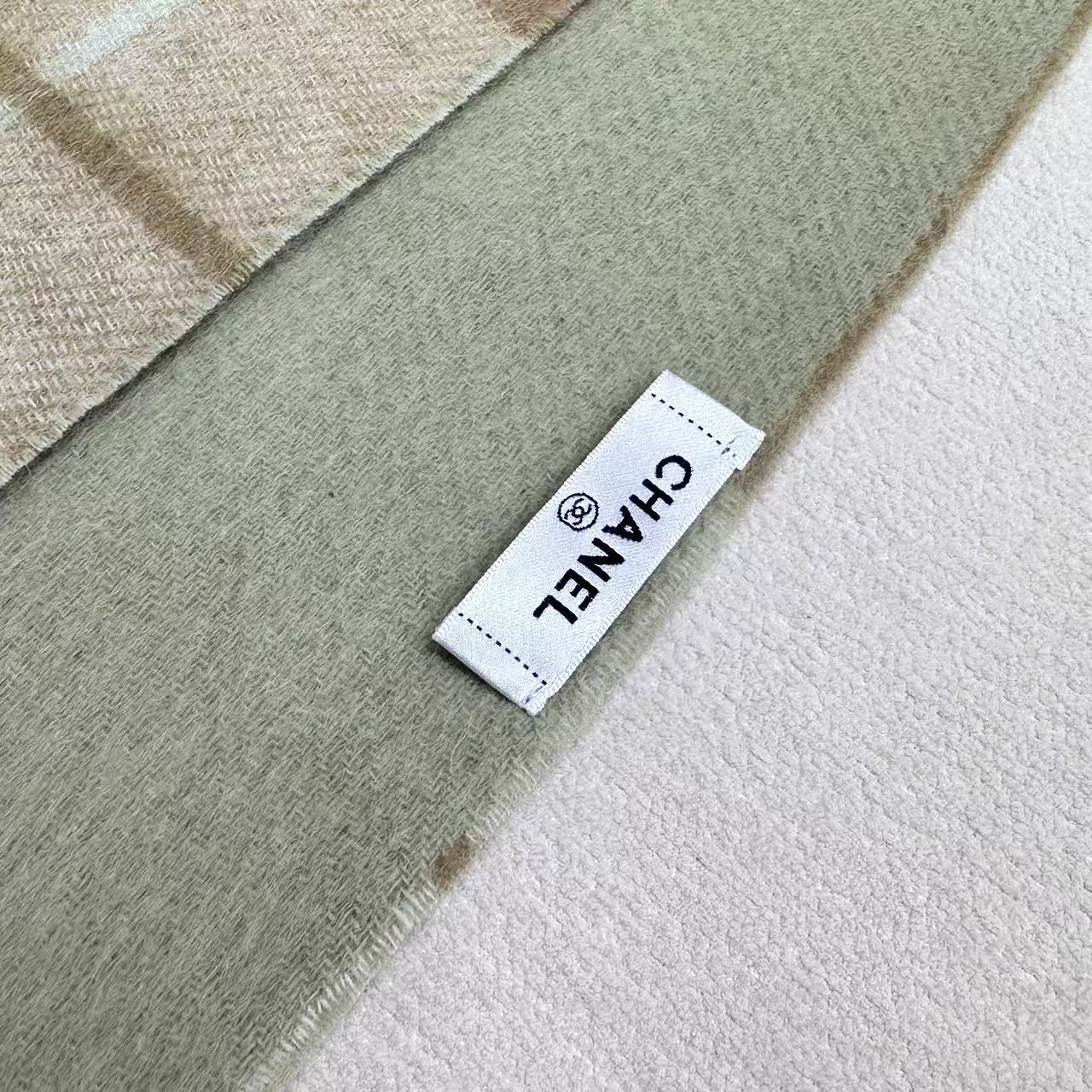 Cha** New cashmere scarf