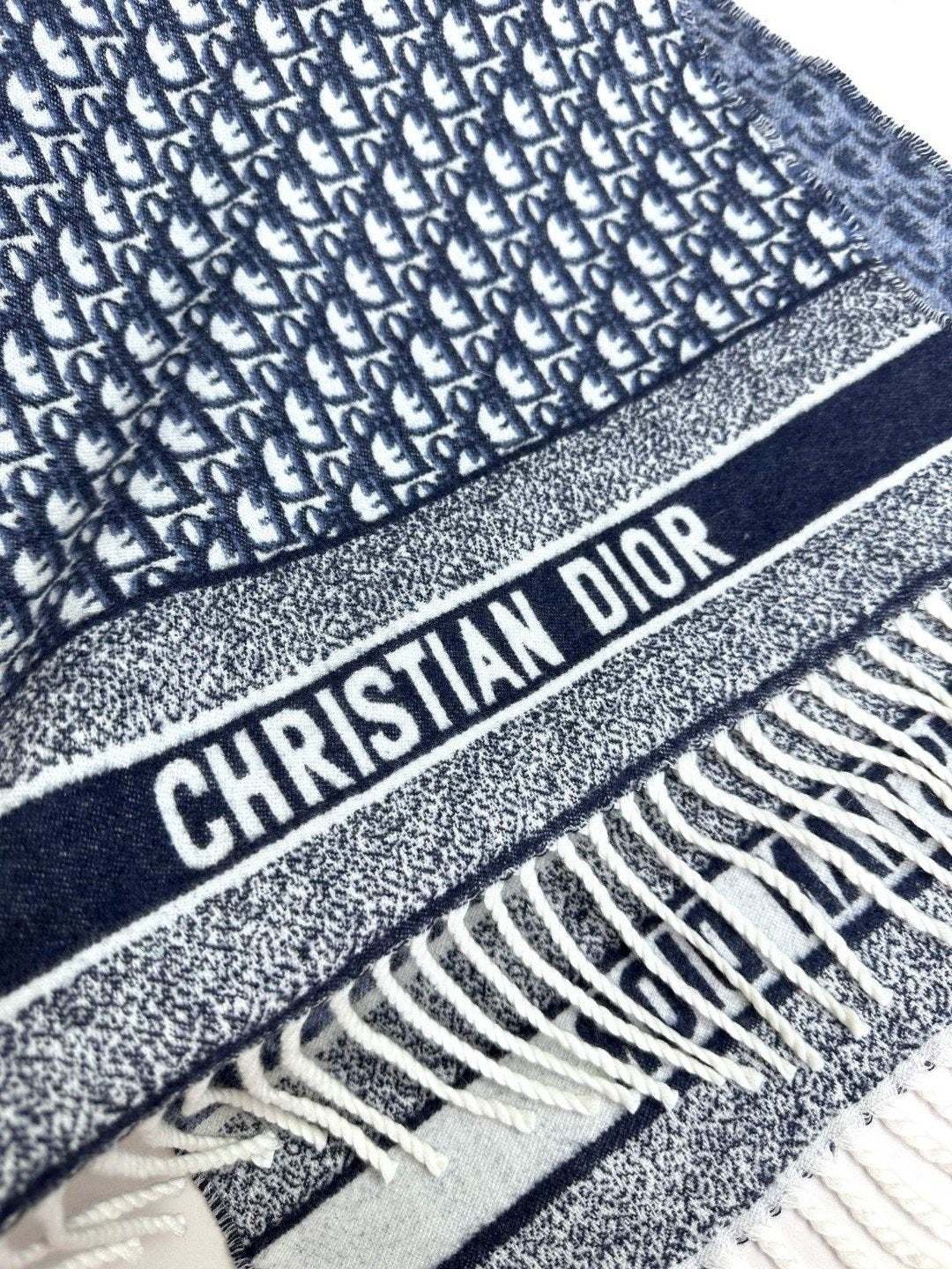 Cd** New cashmere scarf