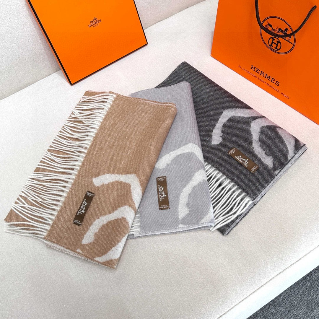 Her** New cashmere scarf