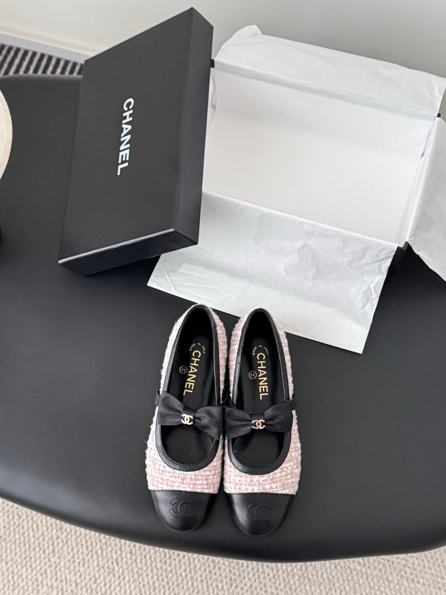 Che New bow-tie flats
