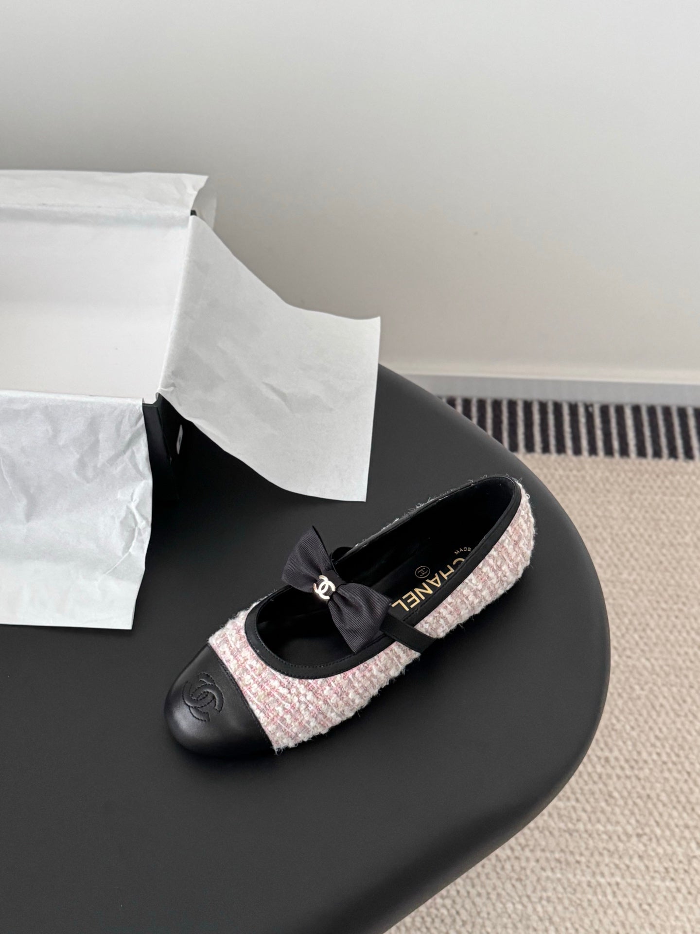 Che New bow-tie flats