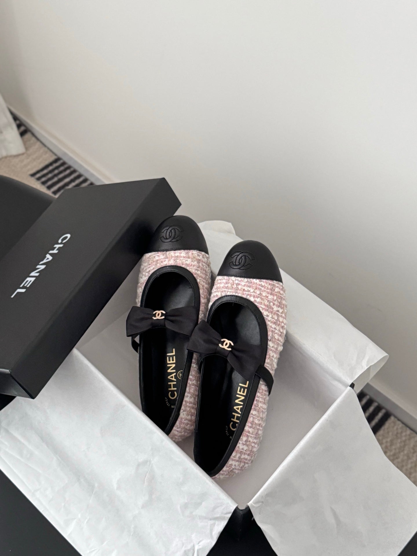 Che New bow-tie flats