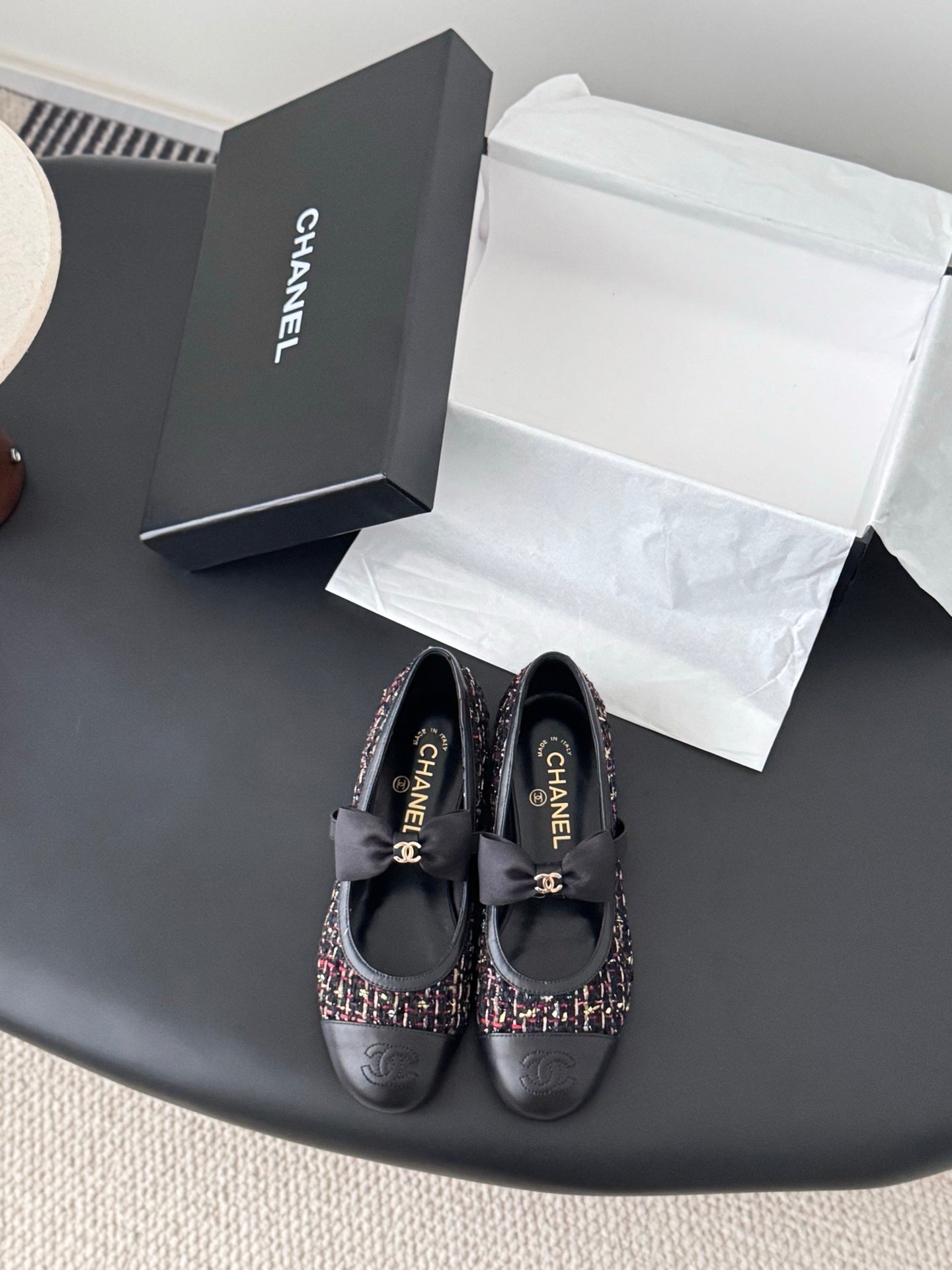 Che New bow-tie flats