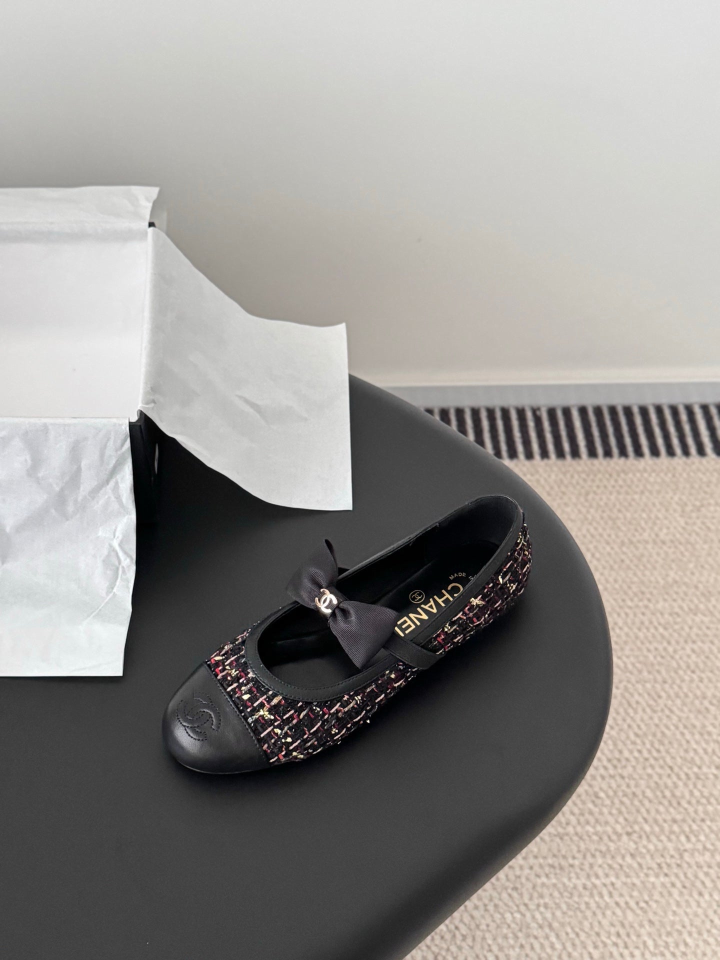 Che New bow-tie flats