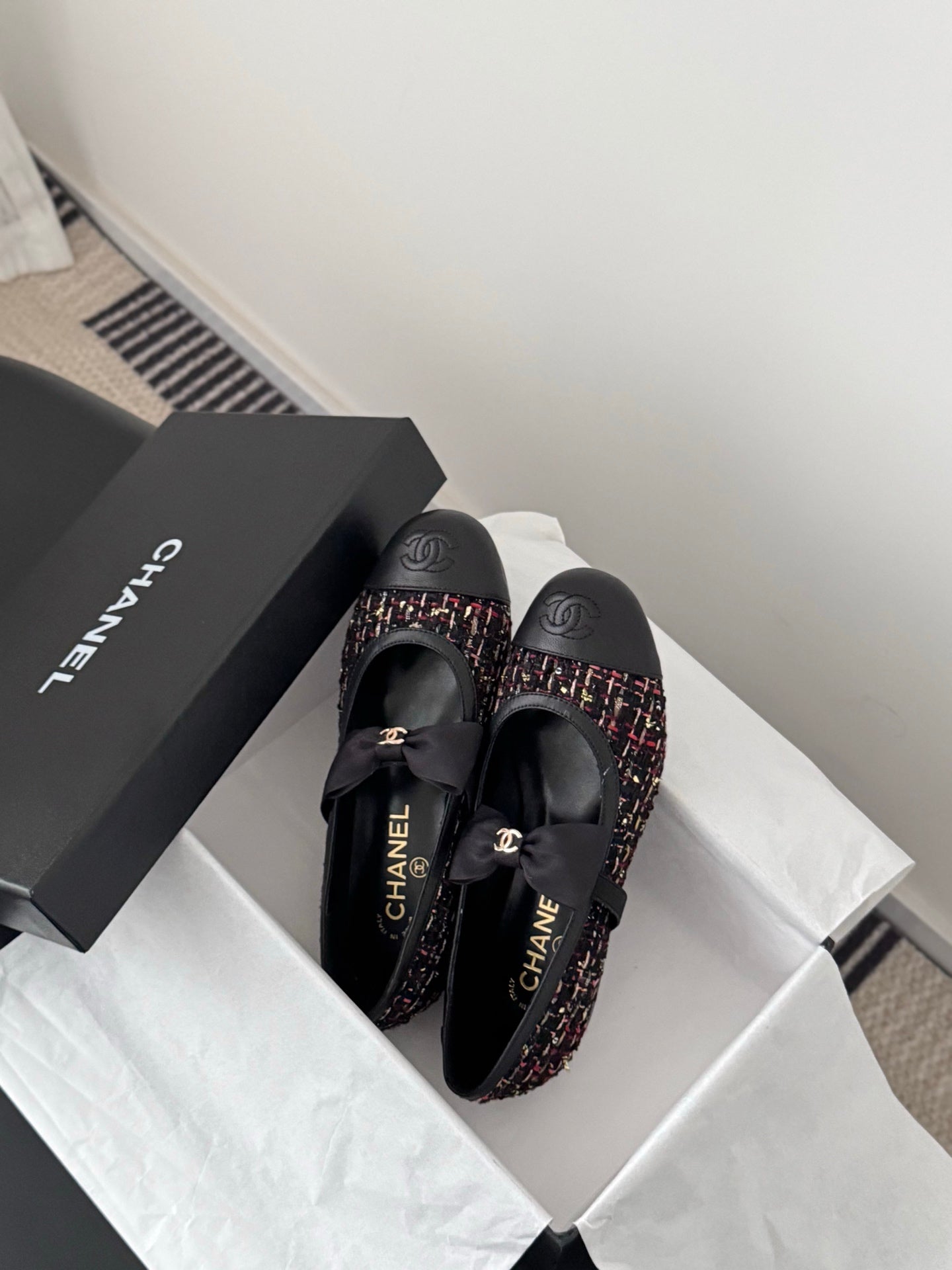 Che New bow-tie flats