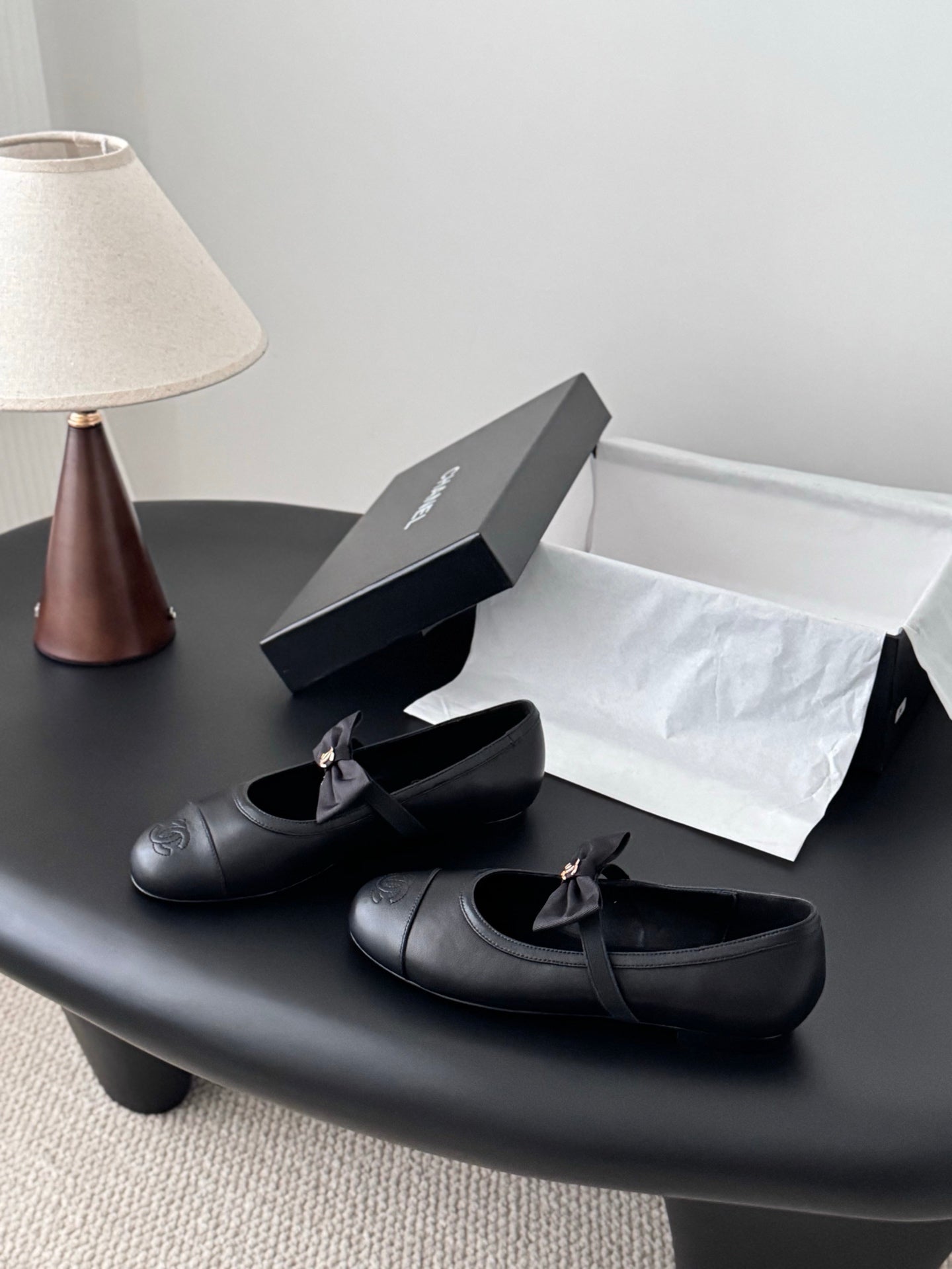 Che New bow-tie flats