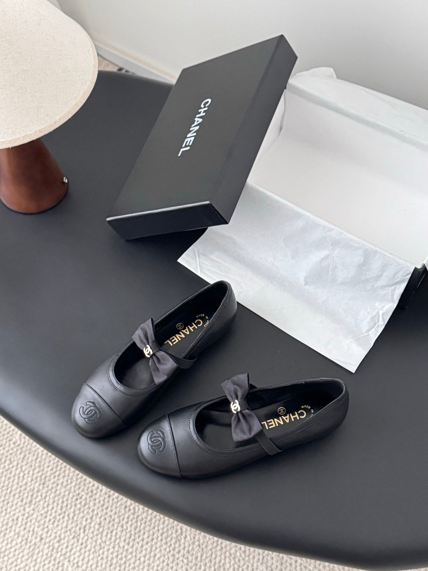 Che New bow-tie flats