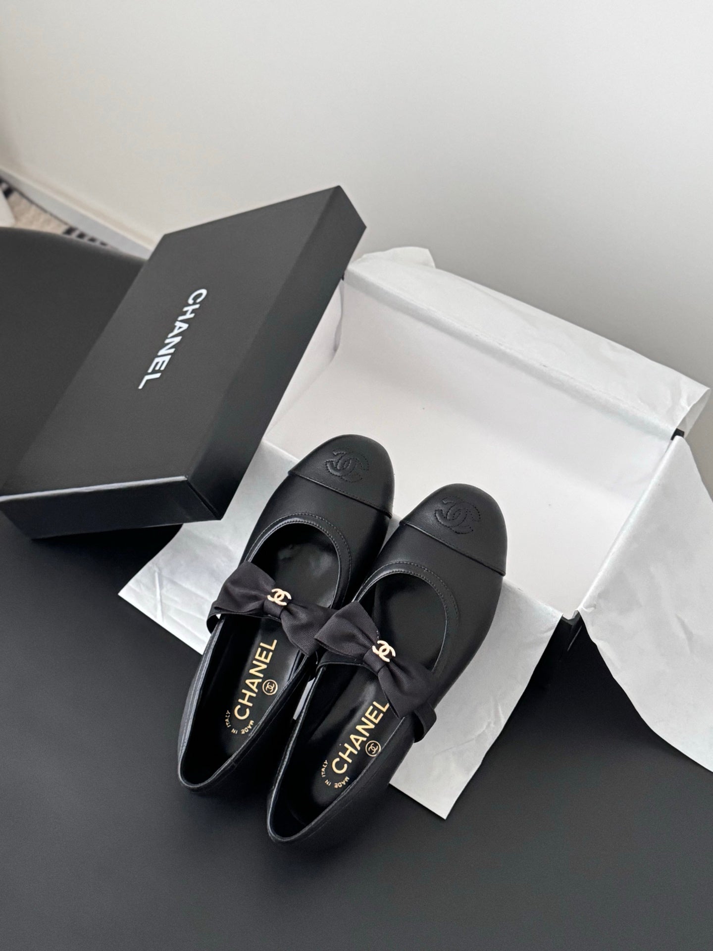 Che New bow-tie flats