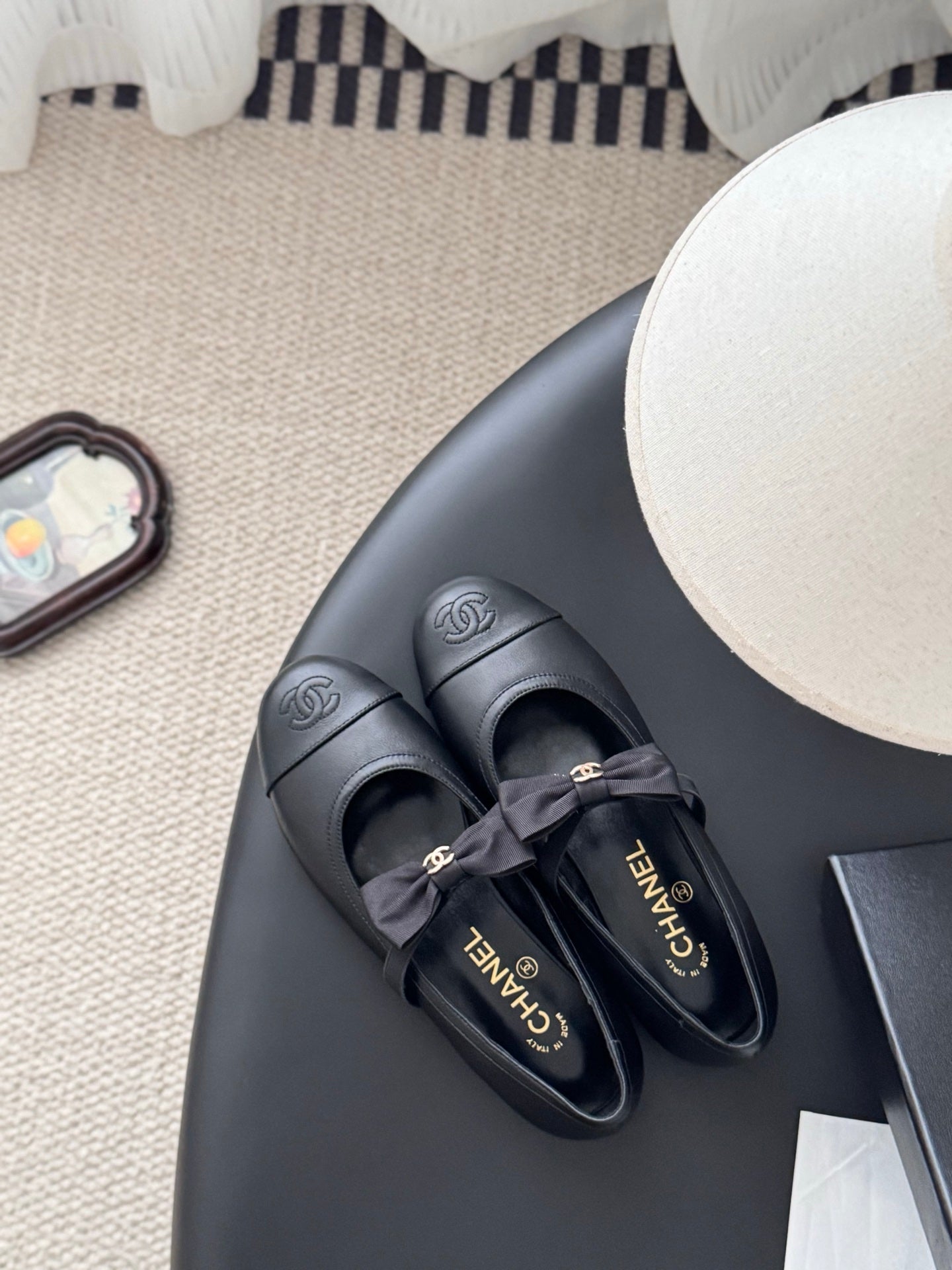 Che New bow-tie flats