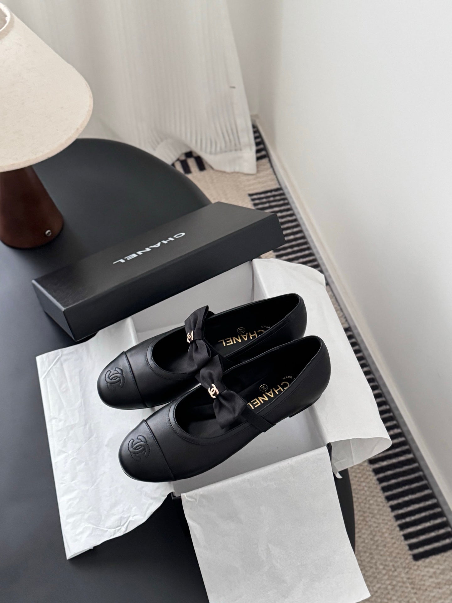 Che New bow-tie flats