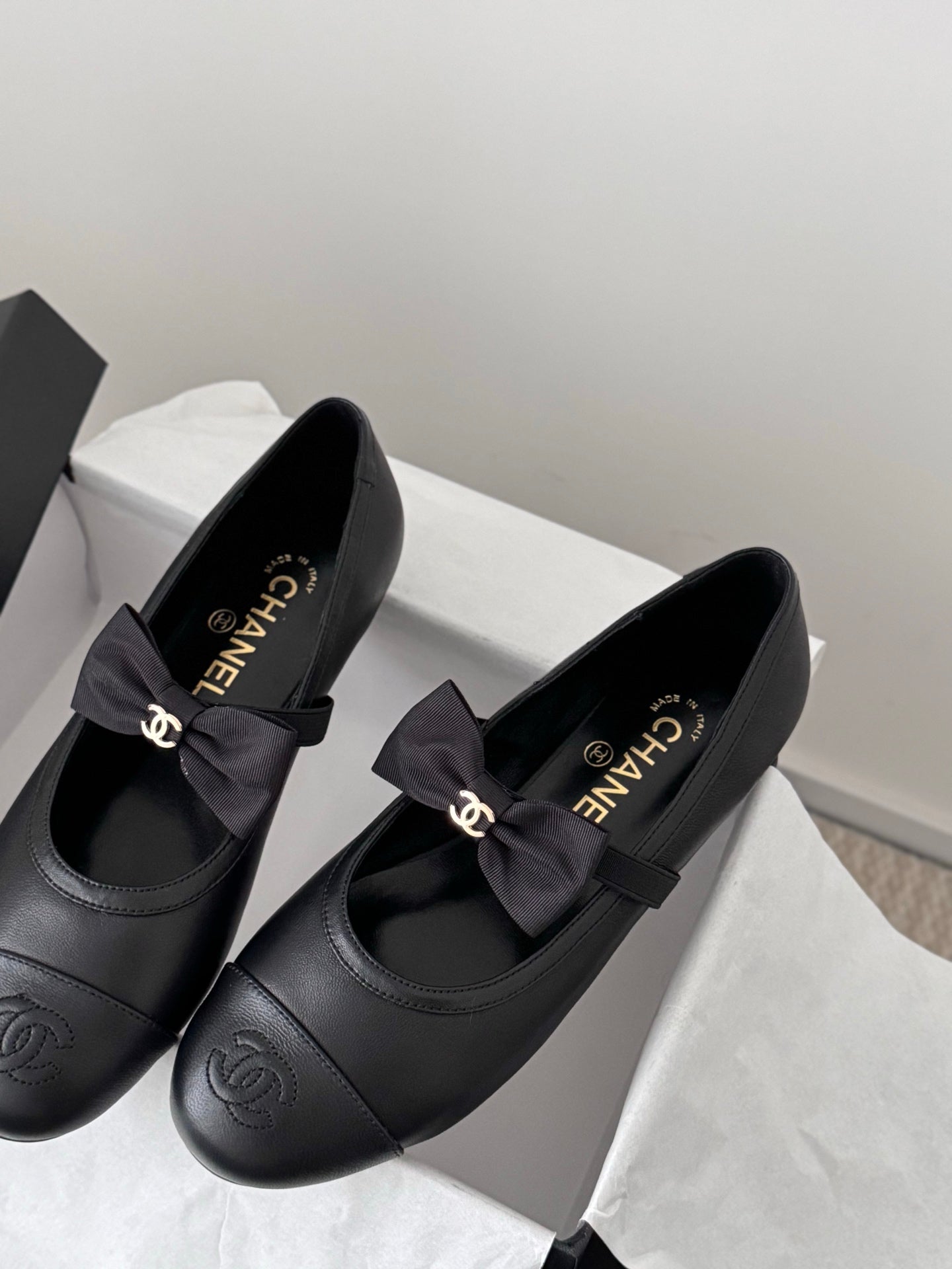 Che New bow-tie flats