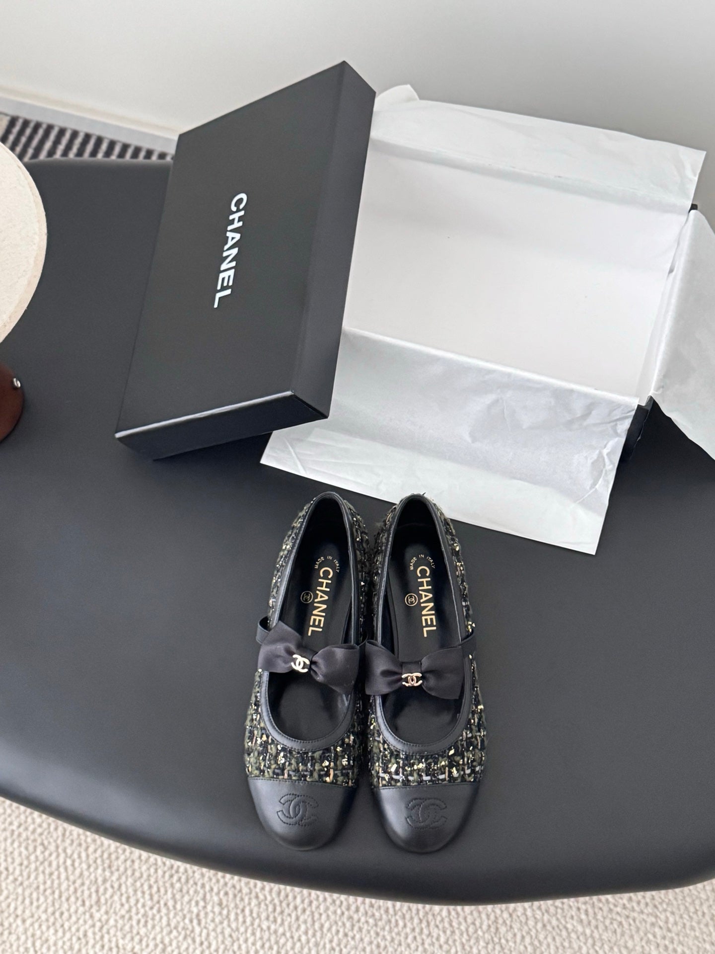 Che New bow-tie flats