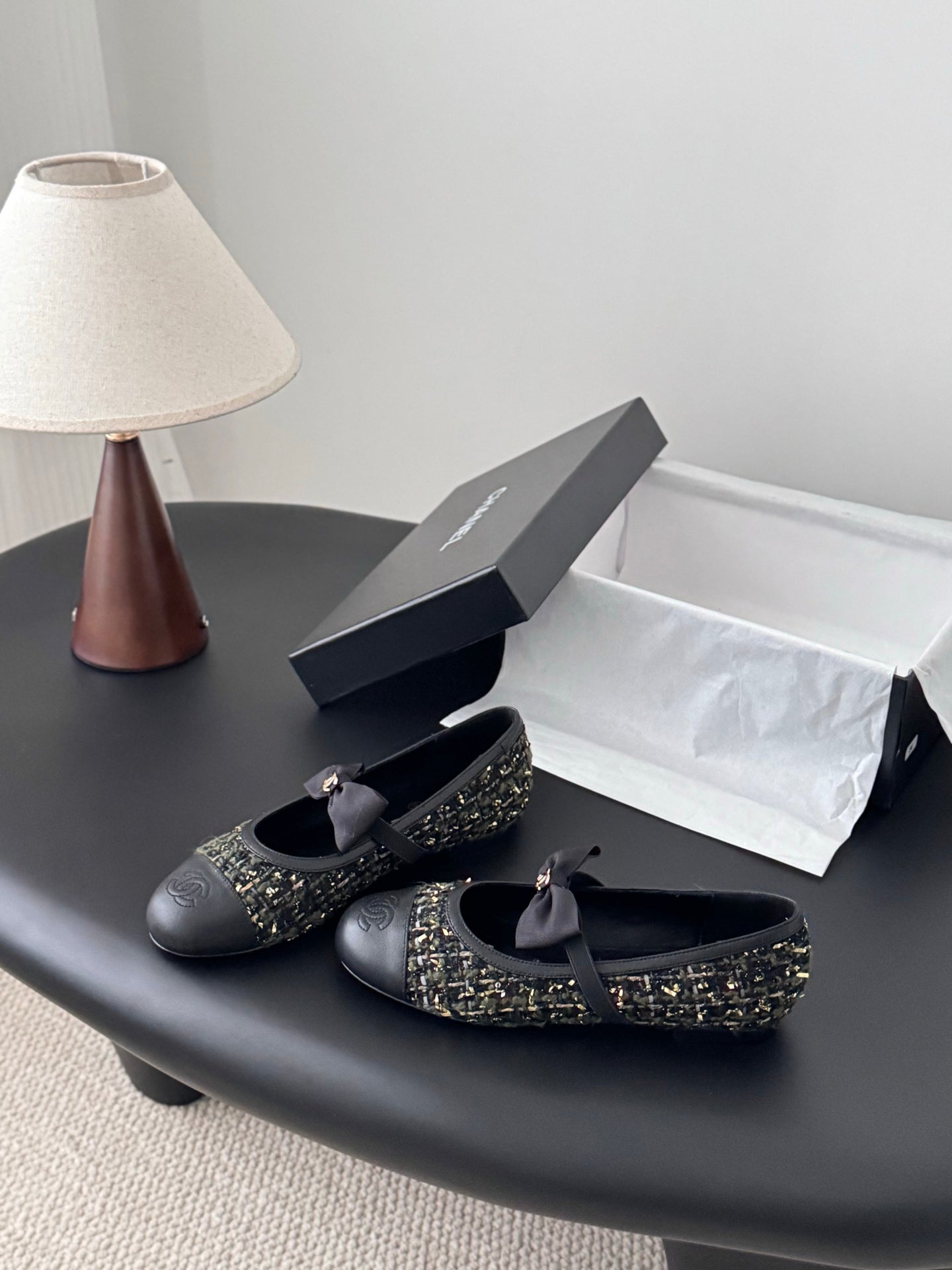 Che New bow-tie flats