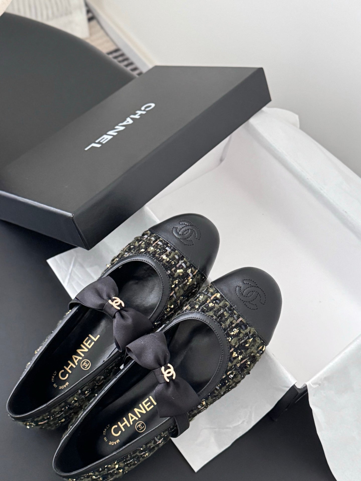 Che New bow-tie flats