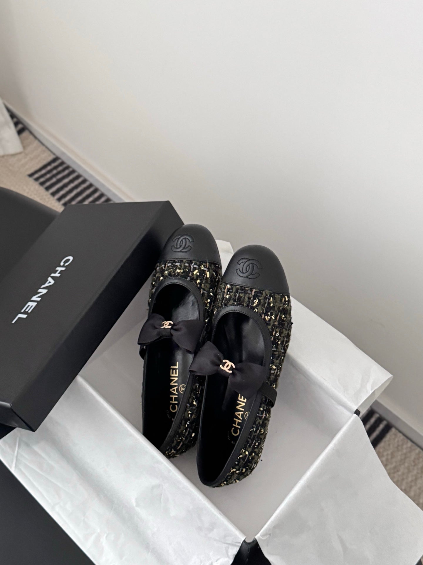 Che New bow-tie flats