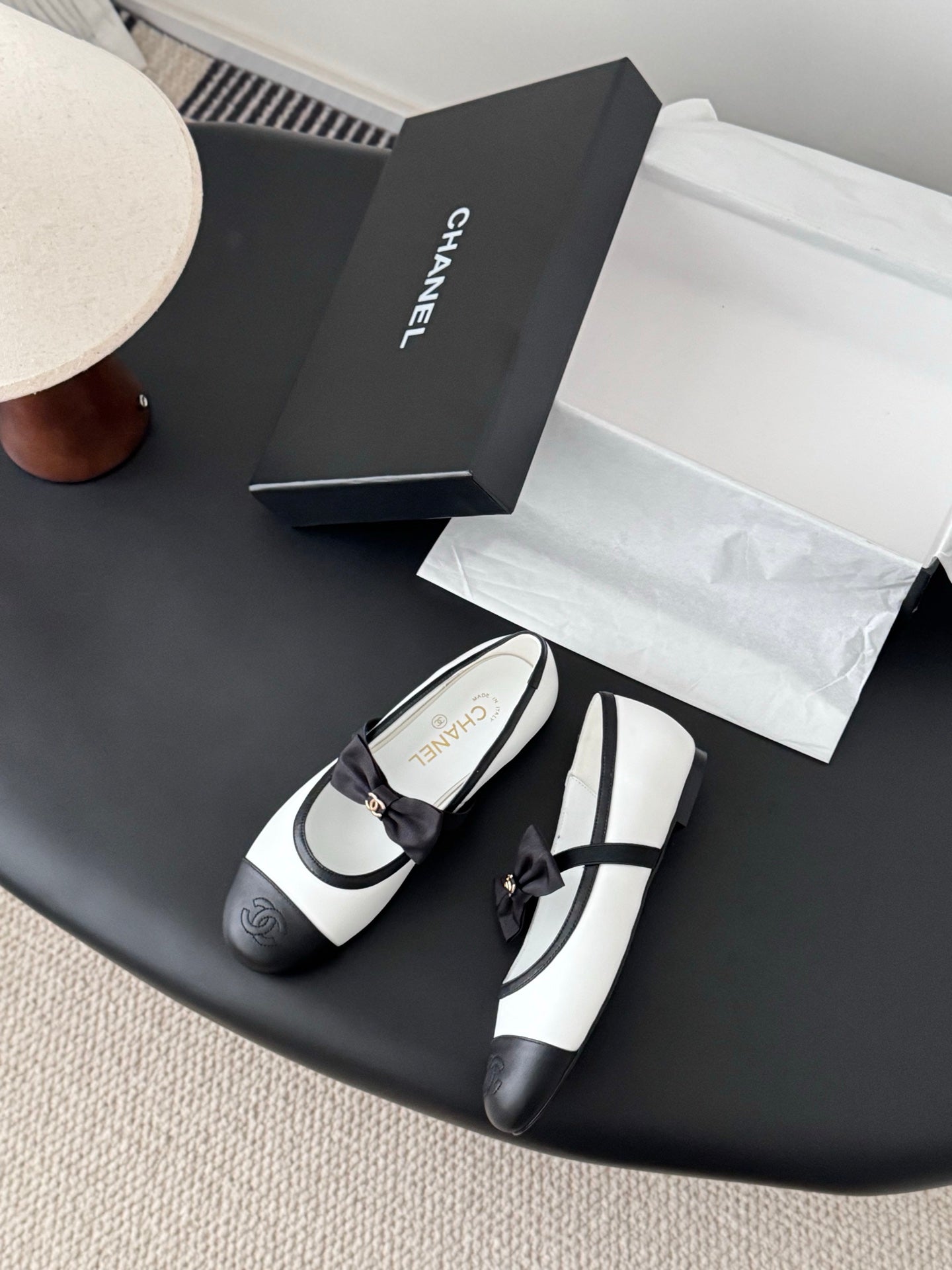 Che New bow-tie flats