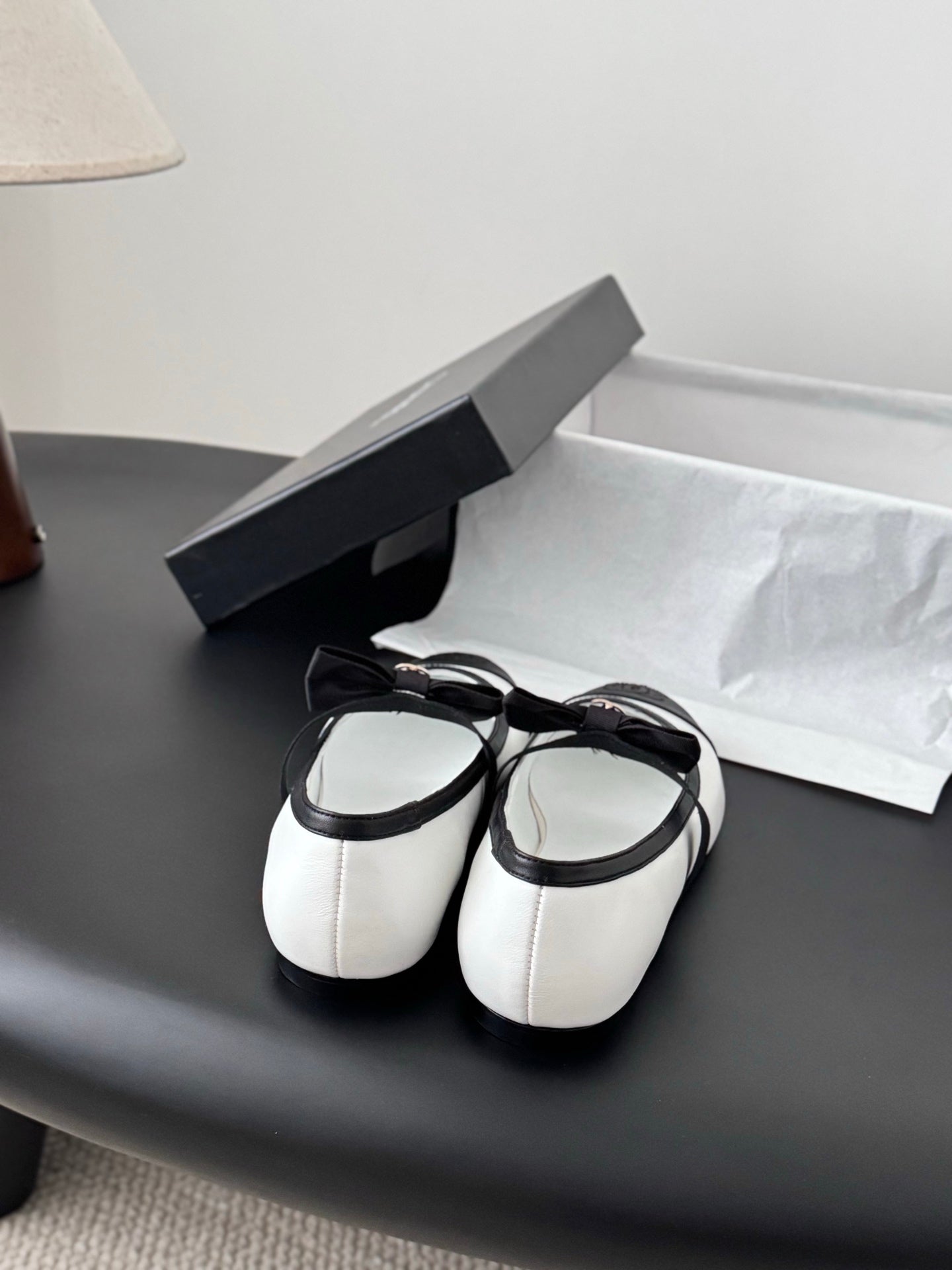 Che New bow-tie flats