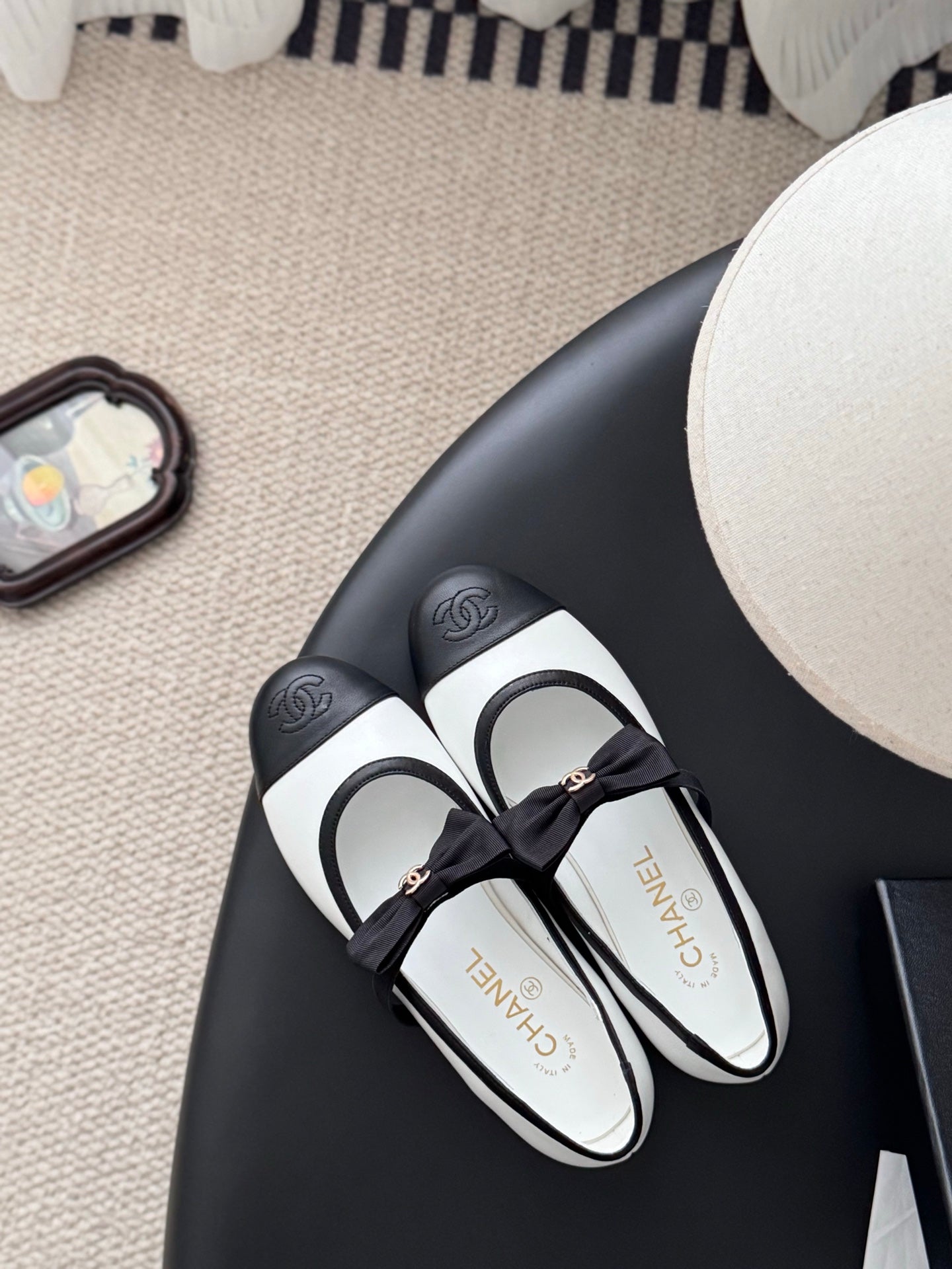 Che New bow-tie flats