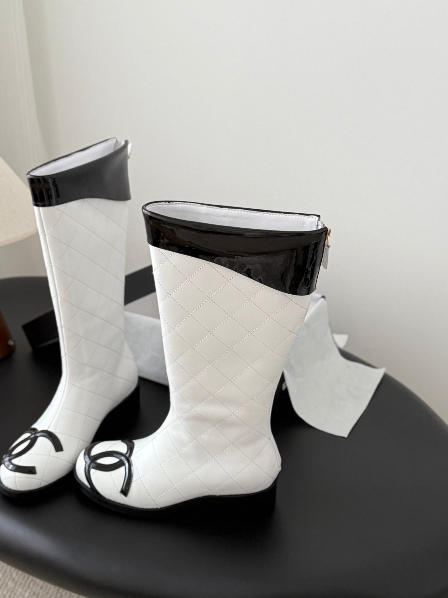 She Stylish and versatile casual mid-calf boots