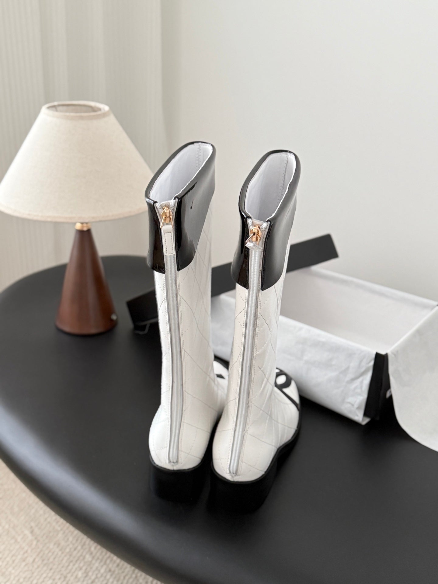 She Stylish and versatile casual mid-calf boots