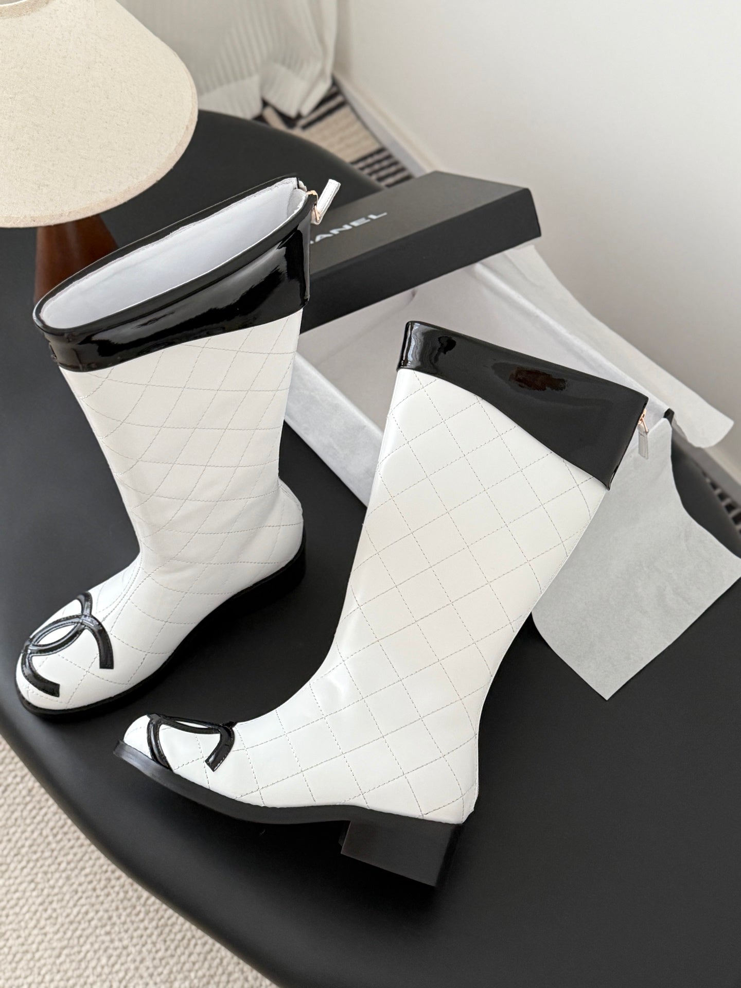 She Stylish and versatile casual mid-calf boots