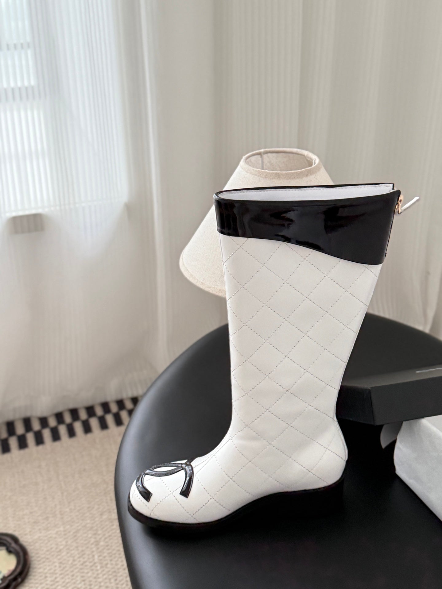 She Stylish and versatile casual mid-calf boots