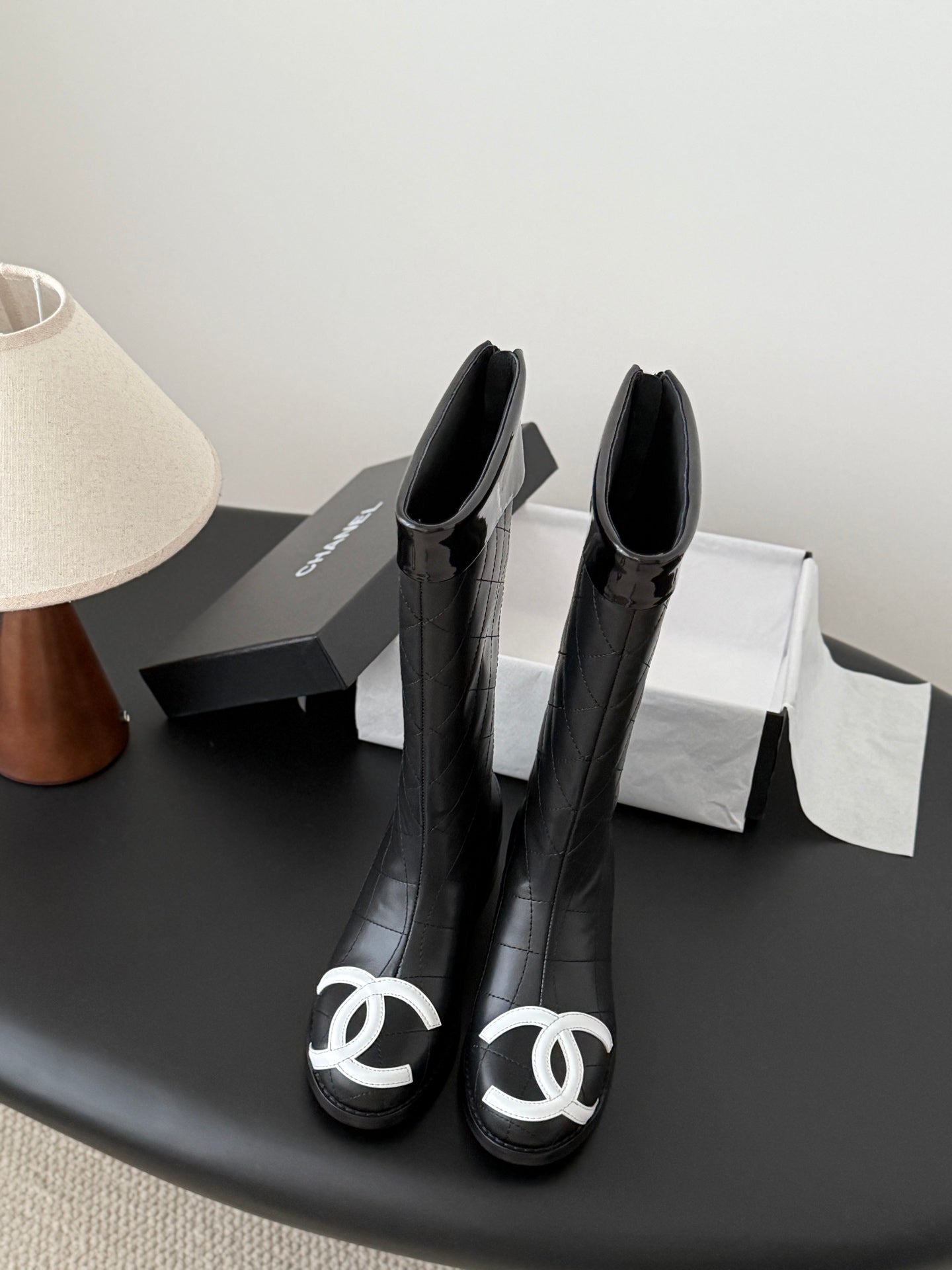 She Stylish and versatile casual mid-calf boots