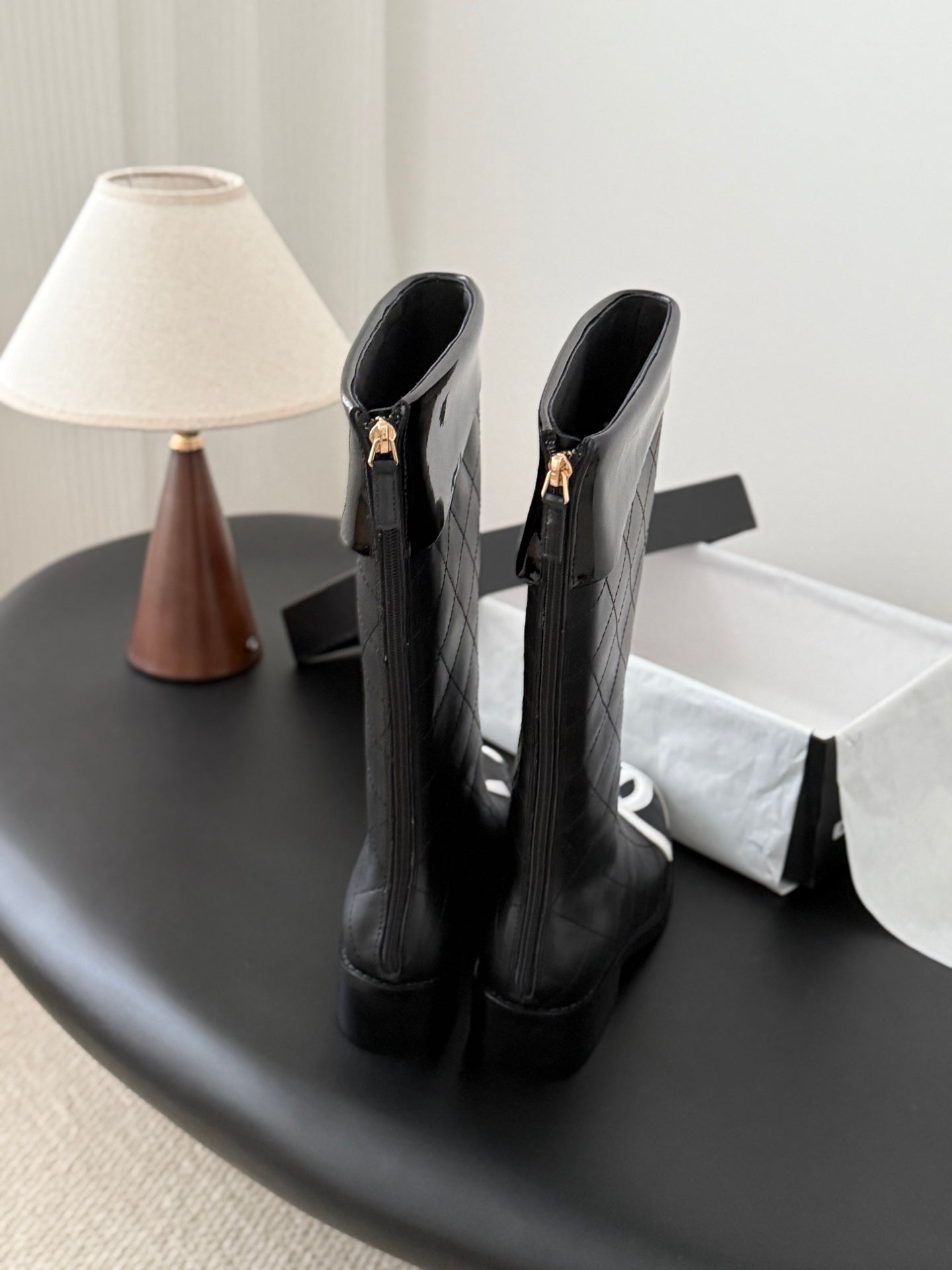 She Stylish and versatile casual mid-calf boots