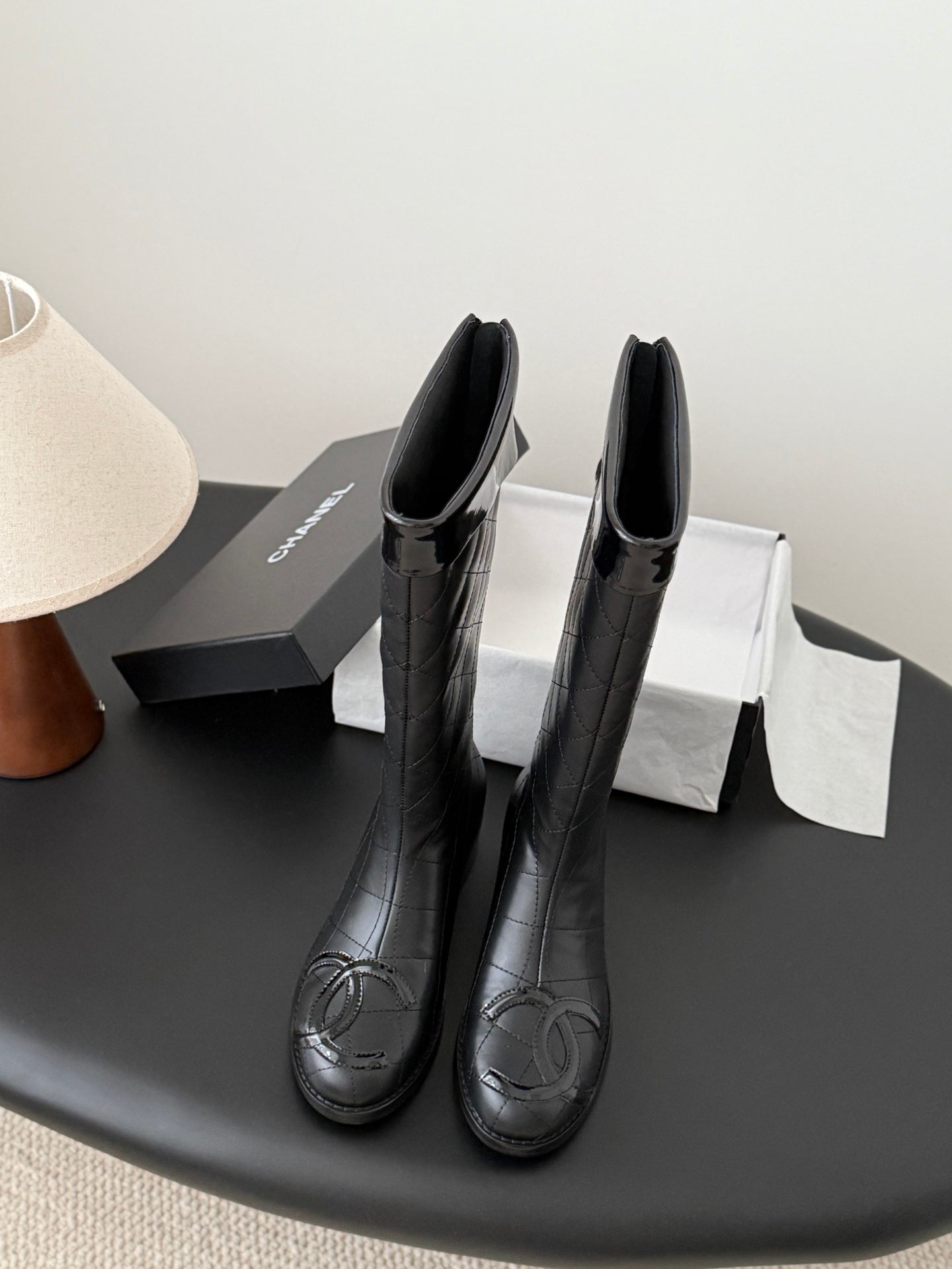 She Stylish and versatile casual mid-calf boots