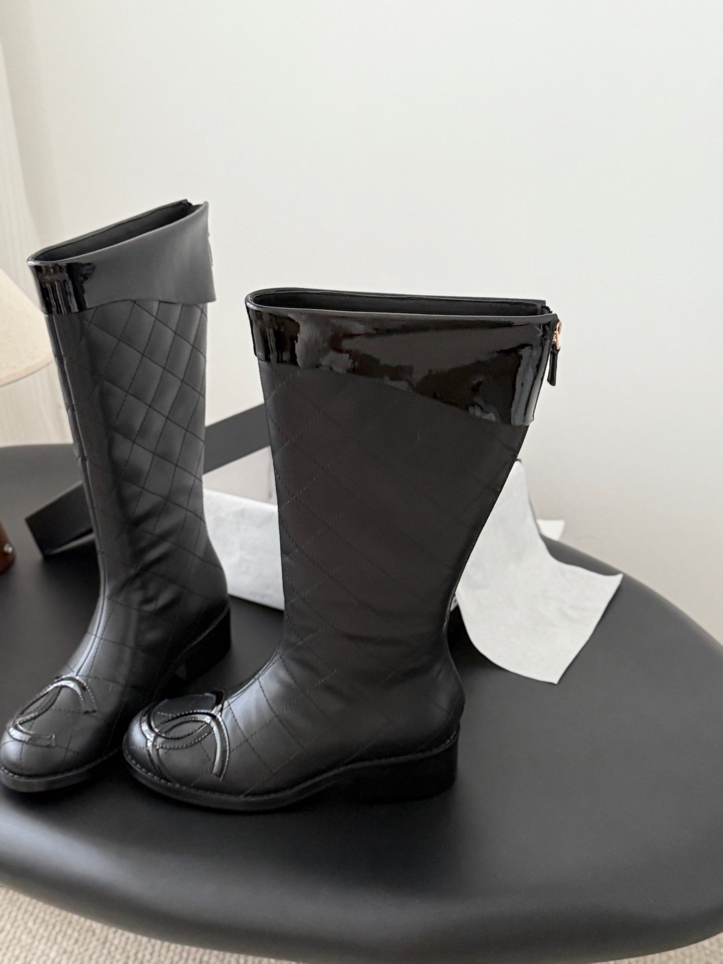 She Stylish and versatile casual mid-calf boots