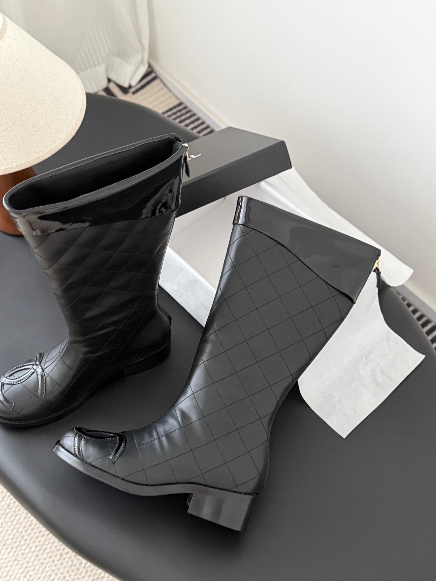 She Stylish and versatile casual mid-calf boots