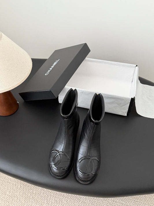 Che Stylish and casual cowhide ankle boots