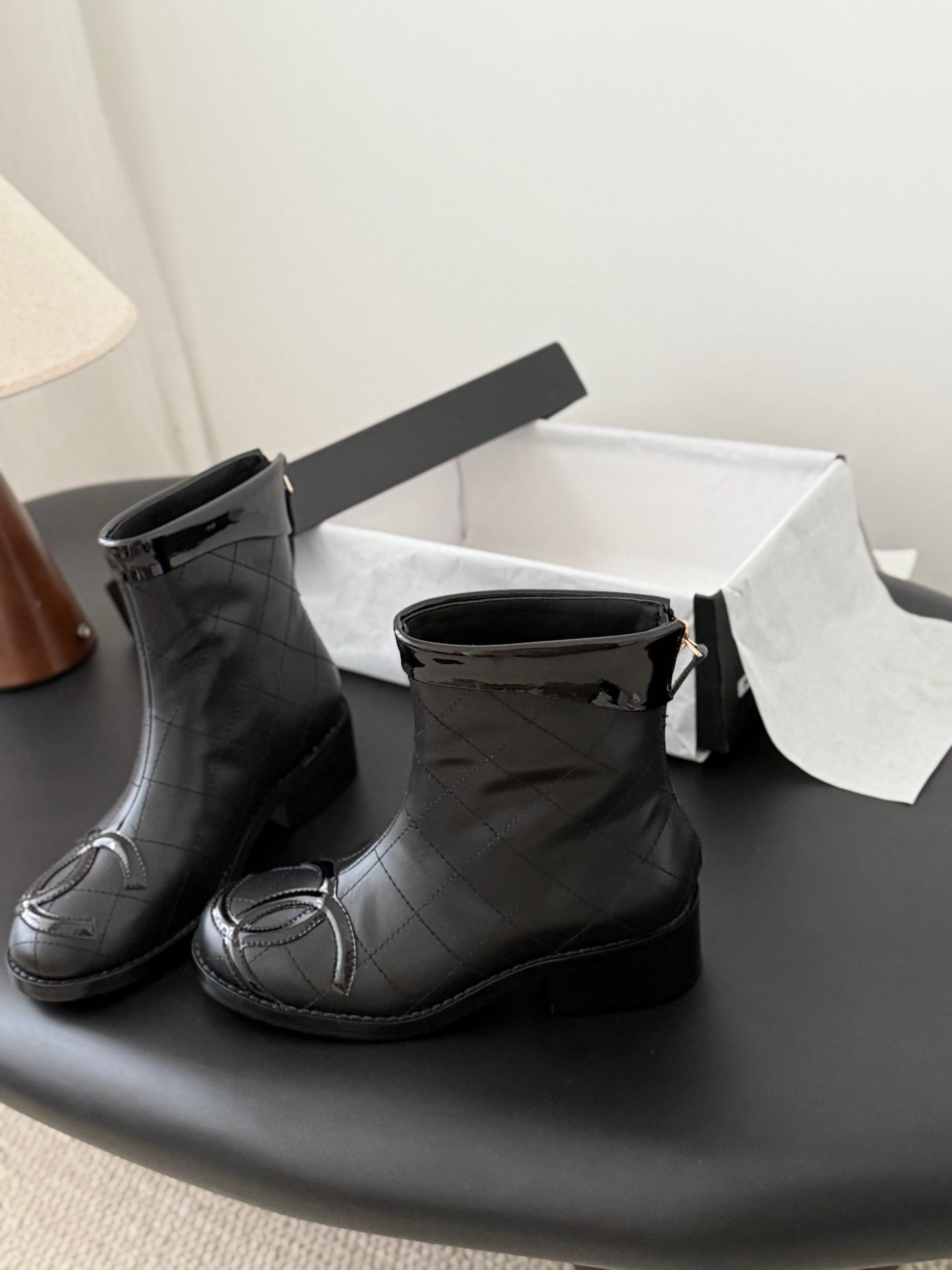 Che Stylish and casual cowhide ankle boots