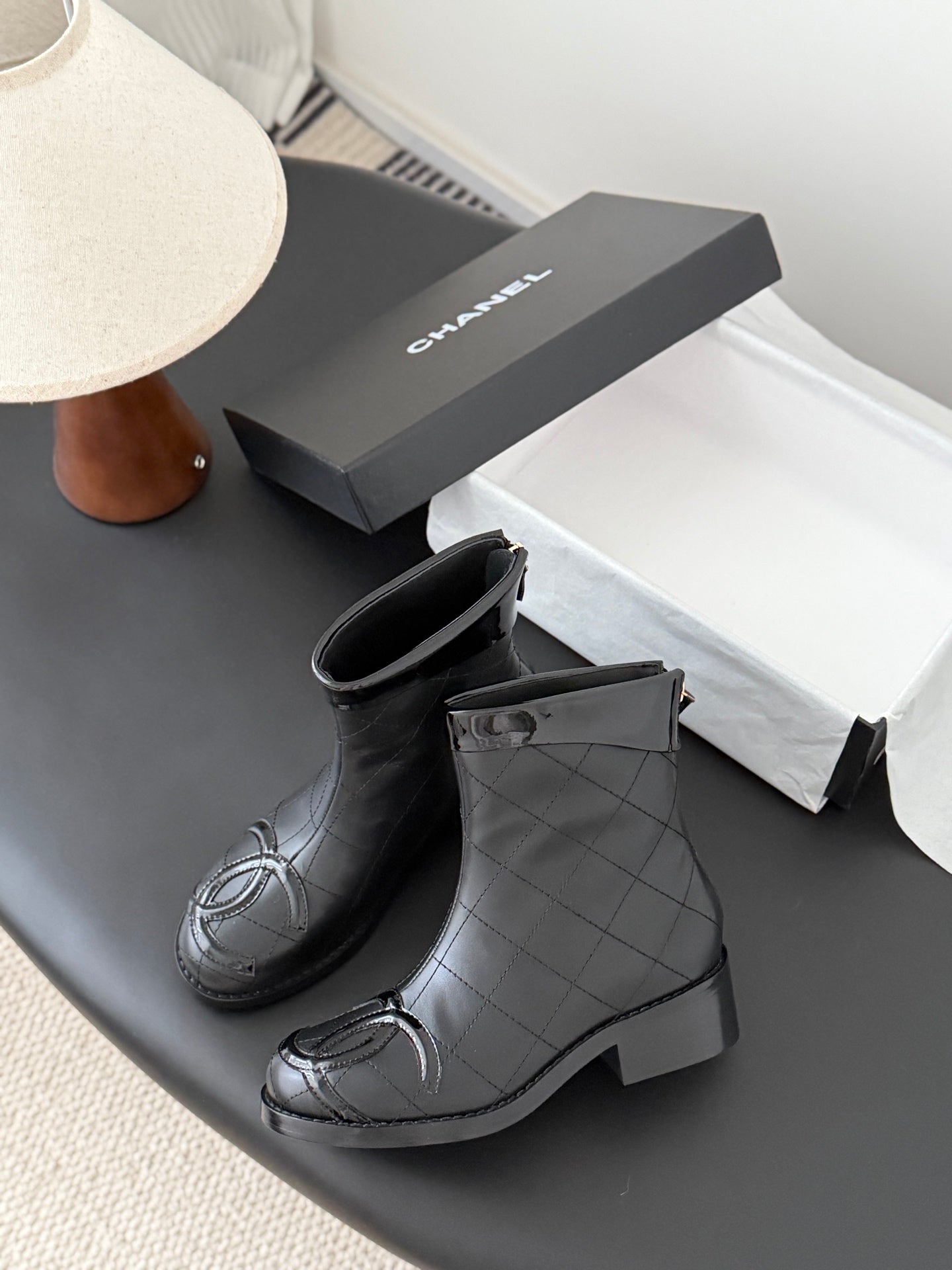 Che Stylish and casual cowhide ankle boots