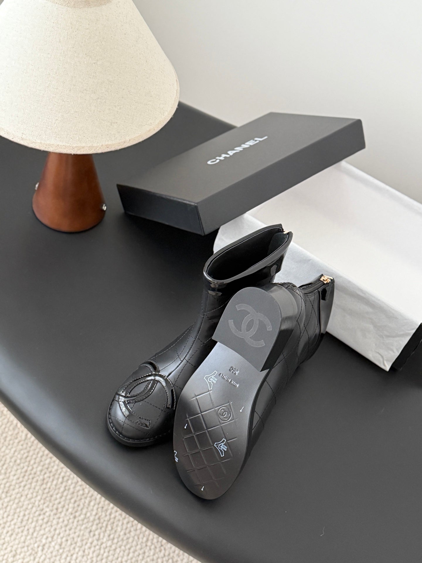 Che Stylish and casual cowhide ankle boots