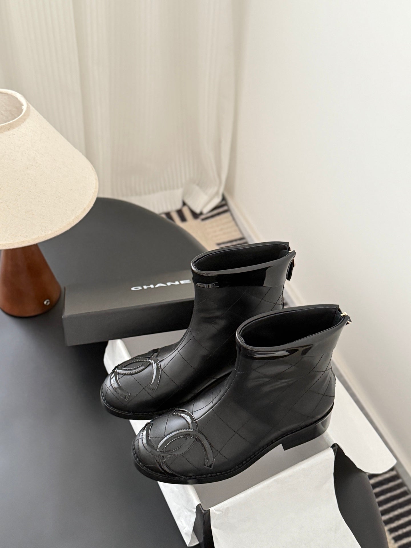 Che Stylish and casual cowhide ankle boots