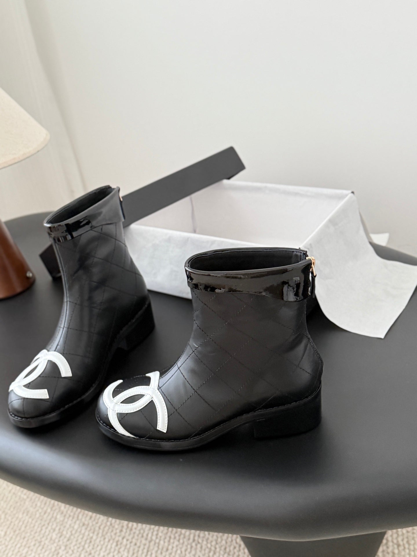 Che Stylish and casual cowhide ankle boots