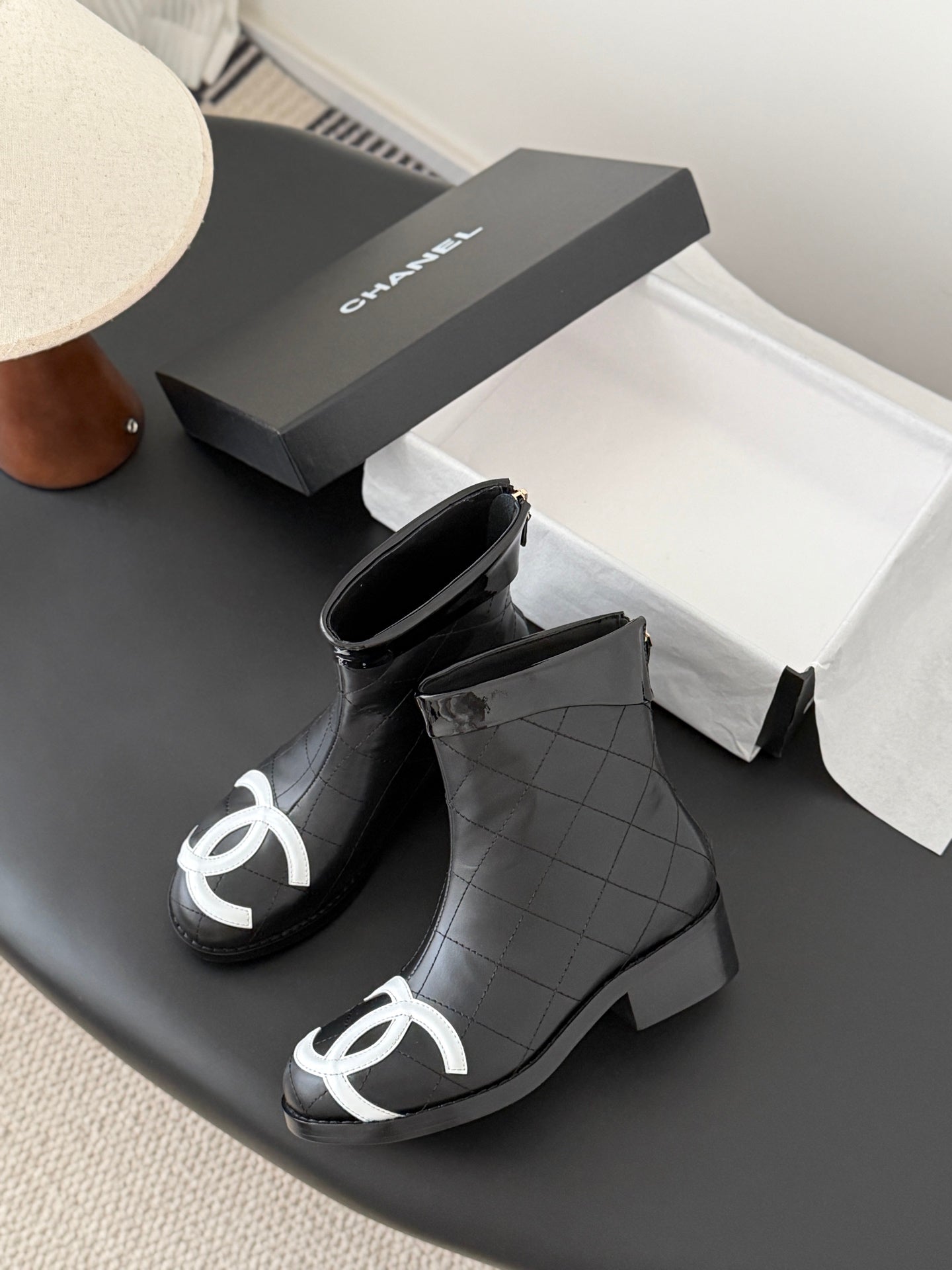 Che Stylish and casual cowhide ankle boots