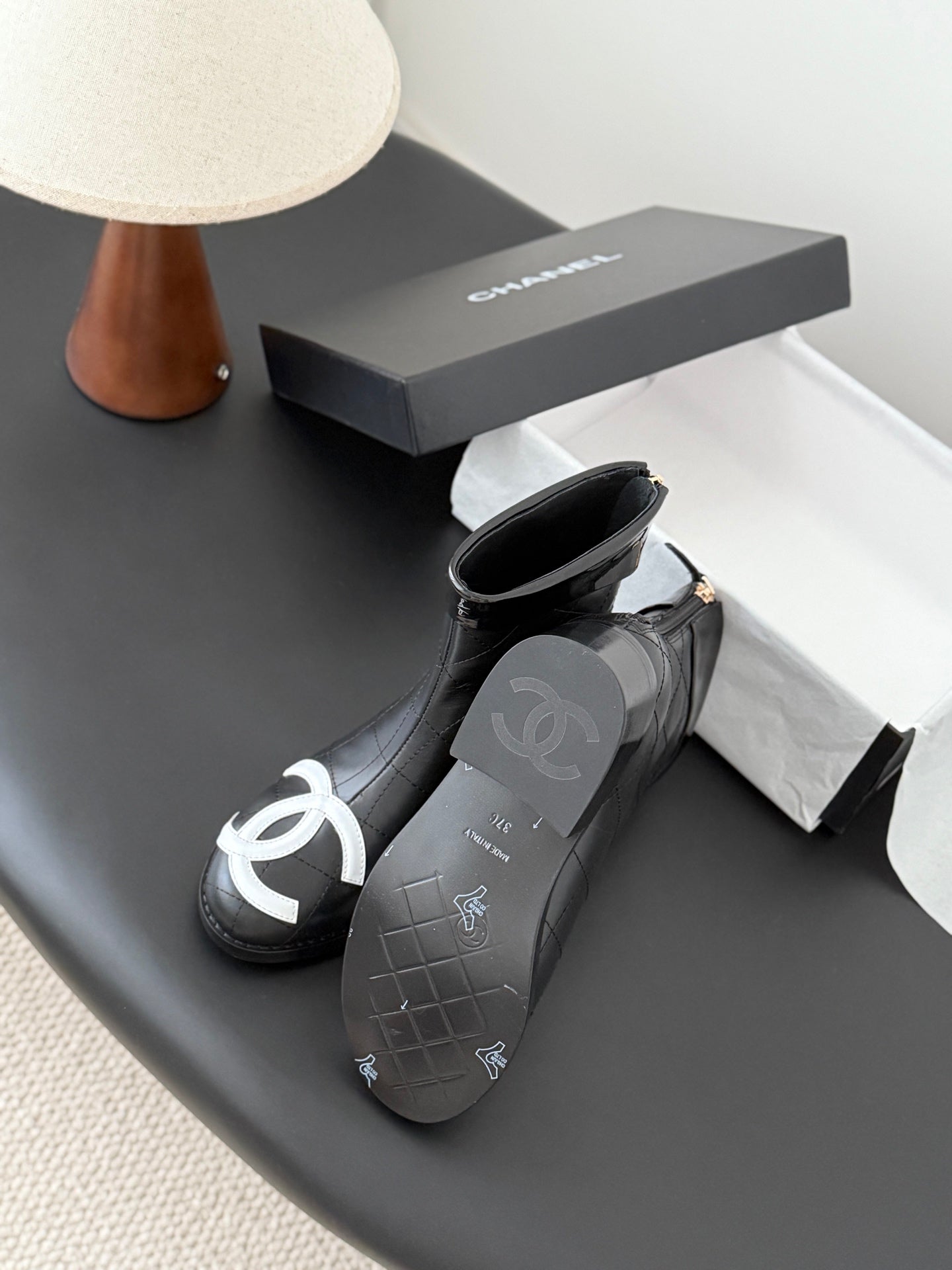 Che Stylish and casual cowhide ankle boots