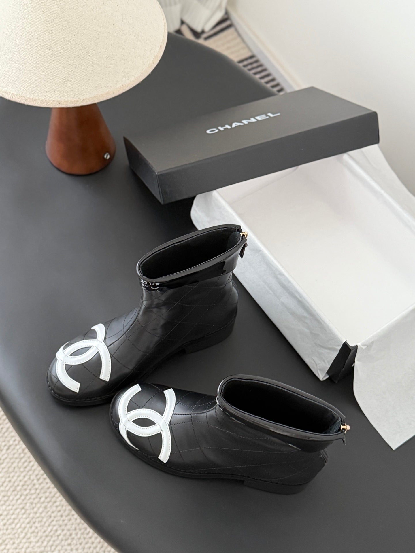 Che Stylish and casual cowhide ankle boots