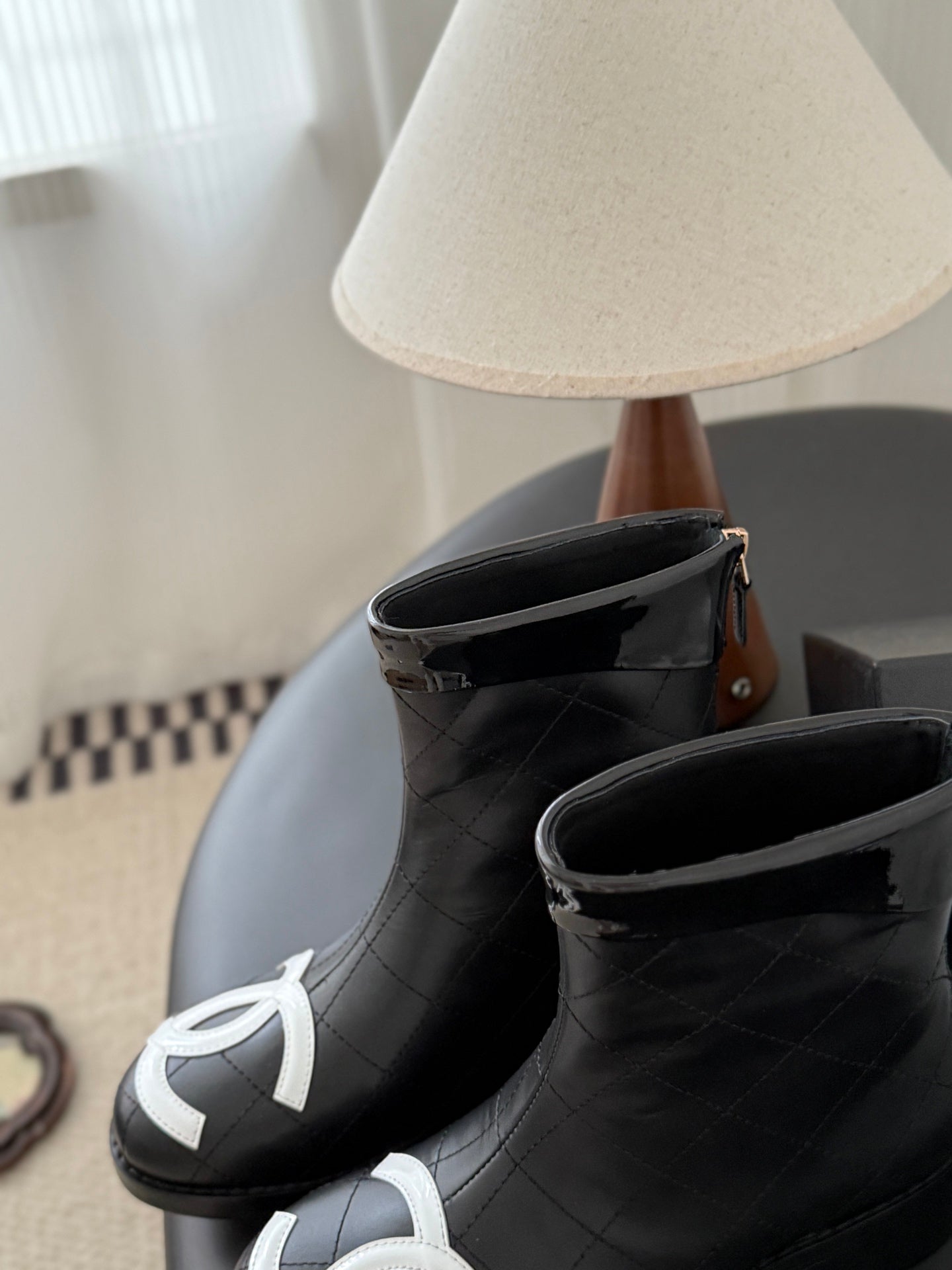 Che Stylish and casual cowhide ankle boots