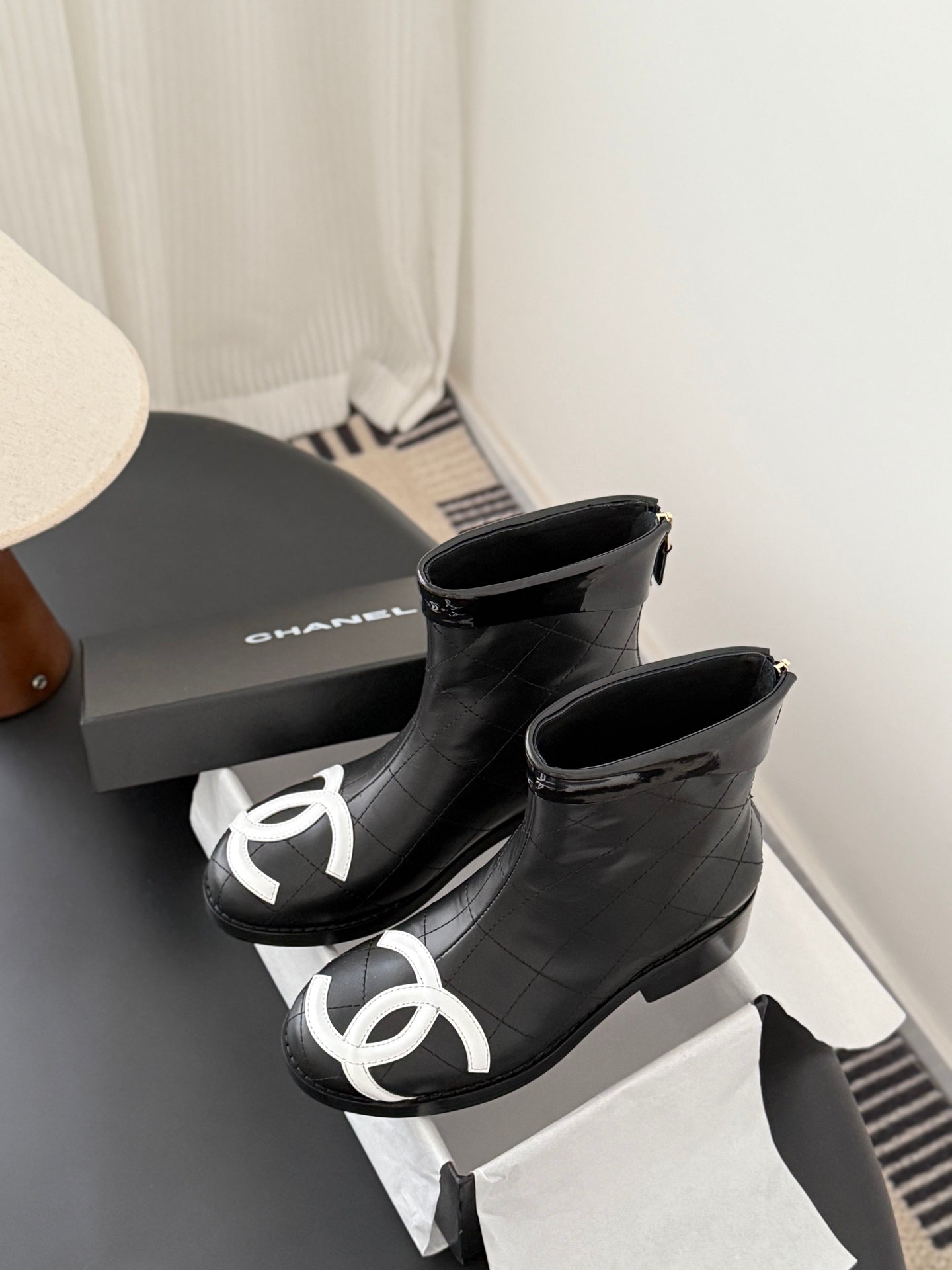 Che Stylish and casual cowhide ankle boots