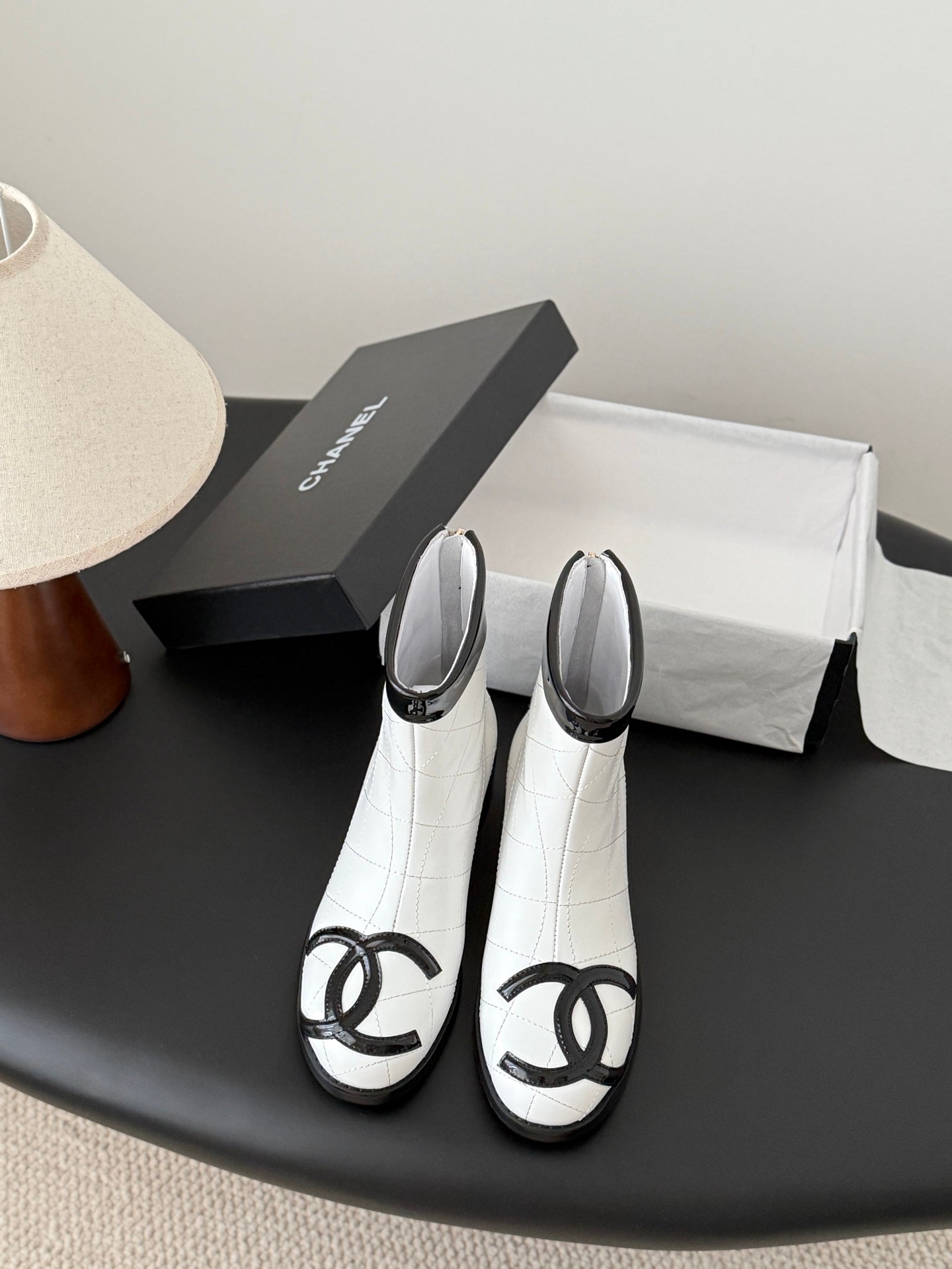 Che Stylish and casual cowhide ankle boots