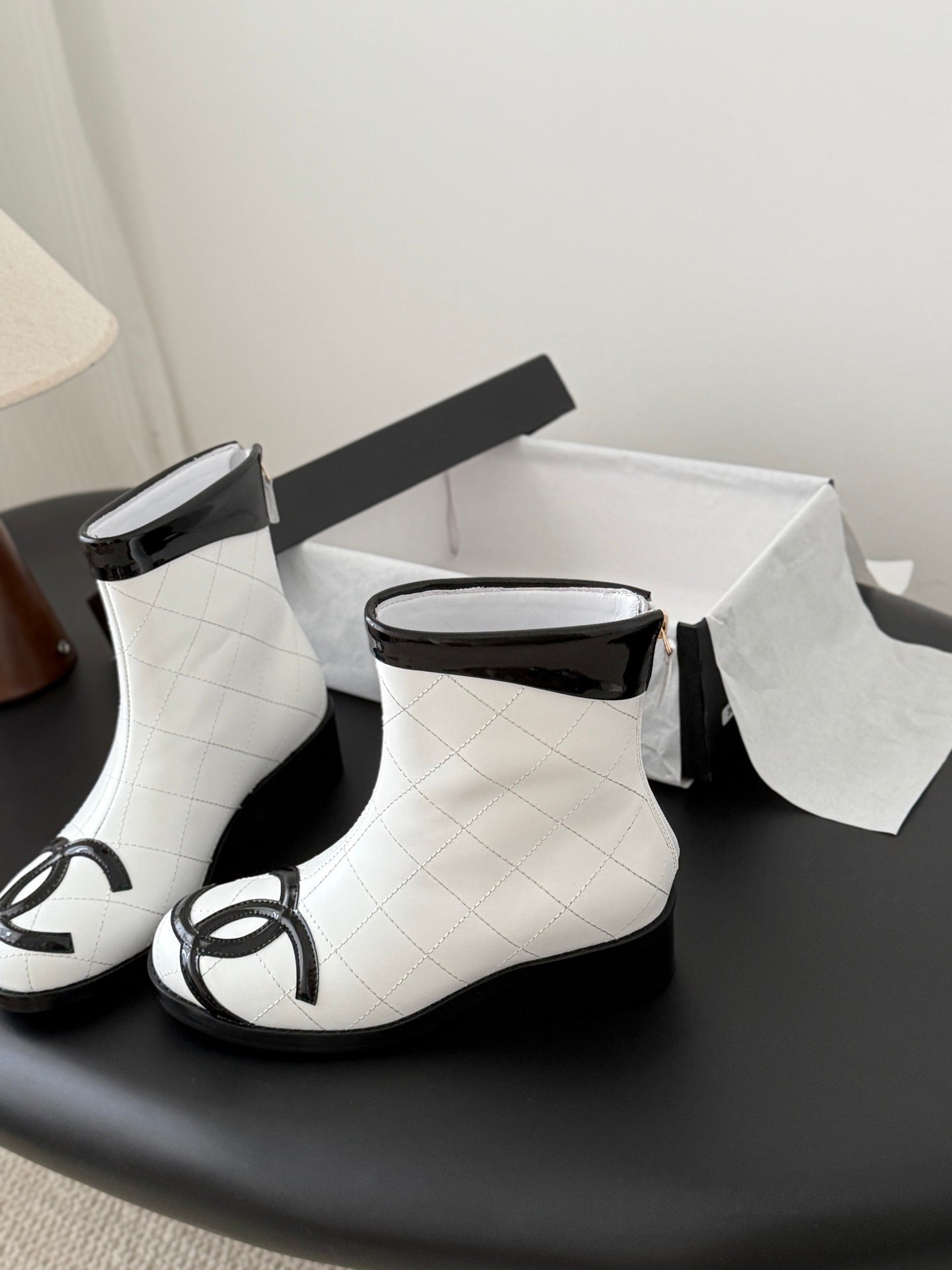 Che Stylish and casual cowhide ankle boots