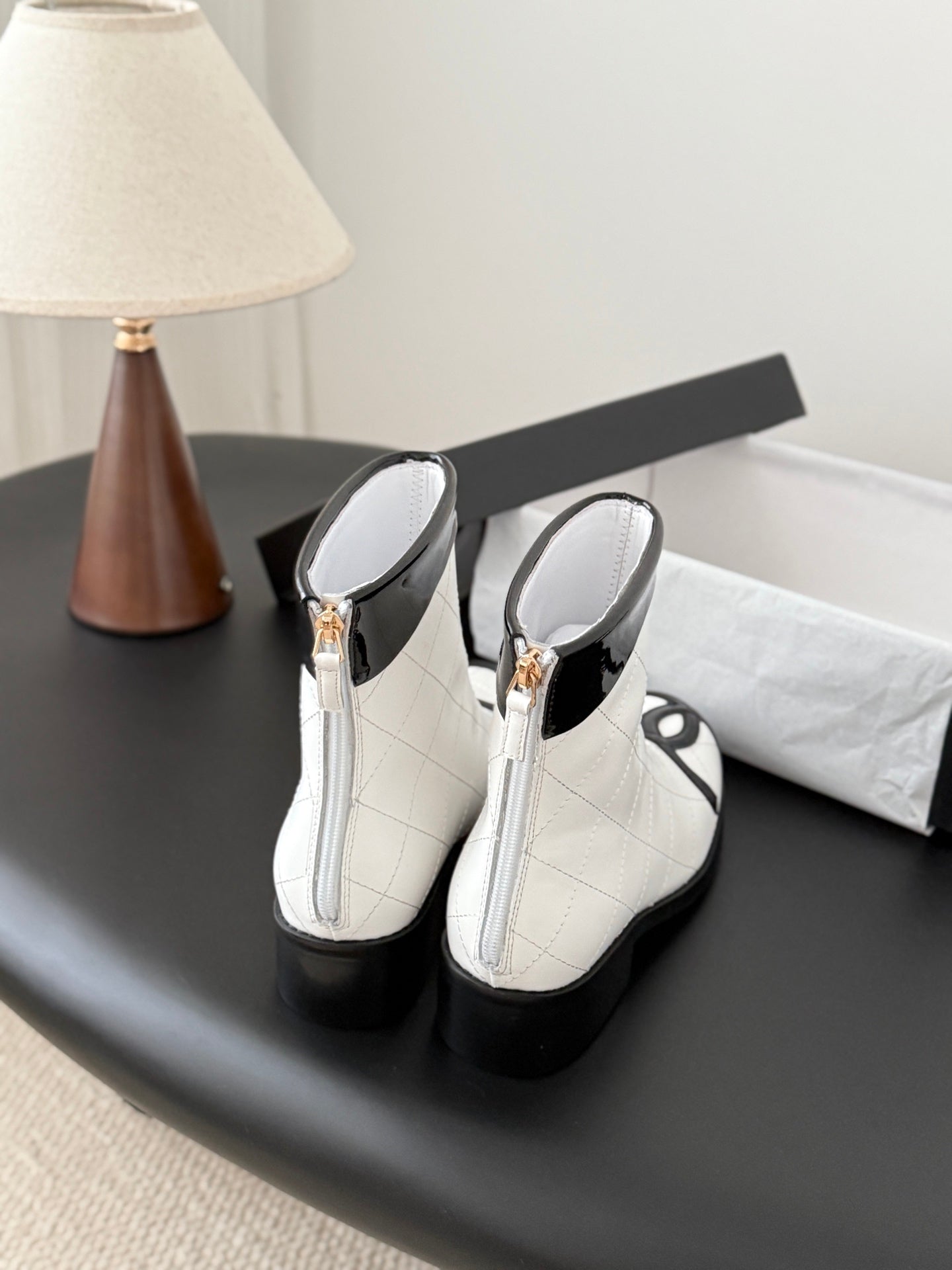 Che Stylish and casual cowhide ankle boots