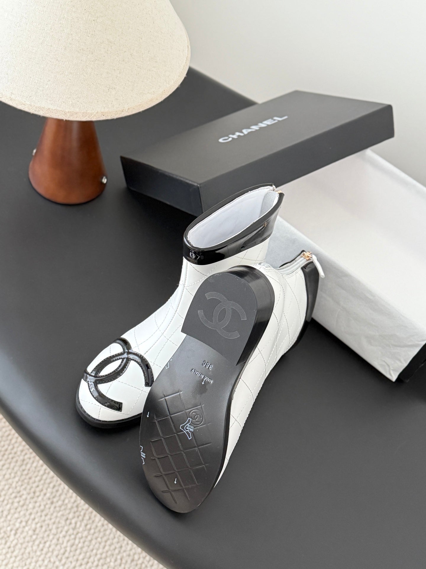 Che Stylish and casual cowhide ankle boots